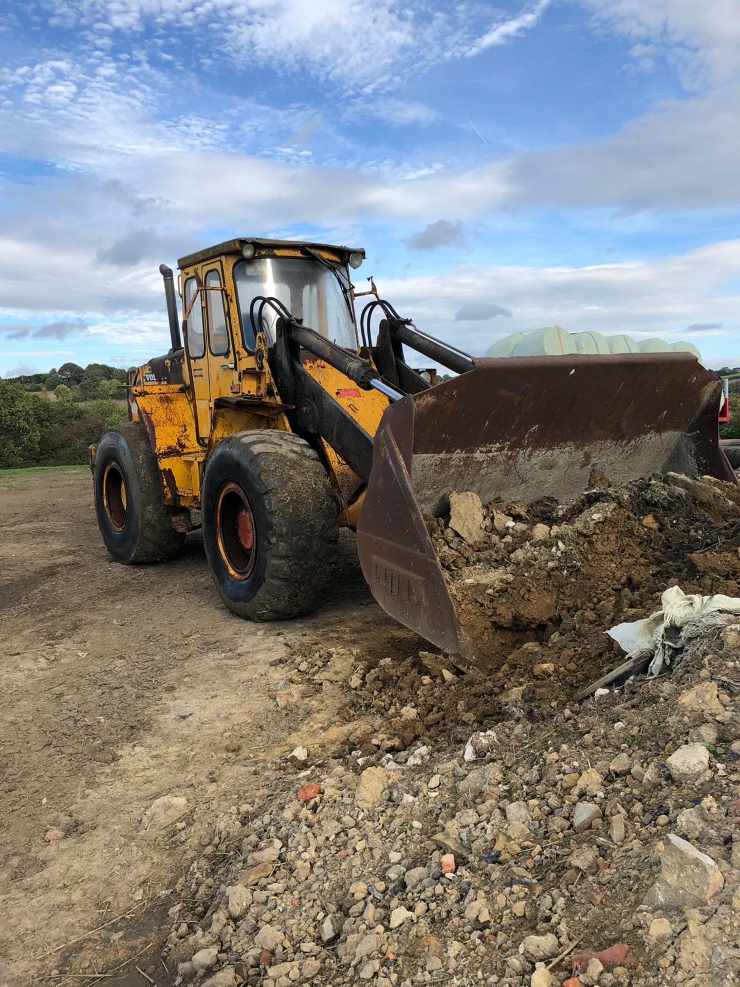 VOLVO BM4400 LOADING SHOVEL WHEEL LOADER *PLUS VAT* - Image 2 of 16