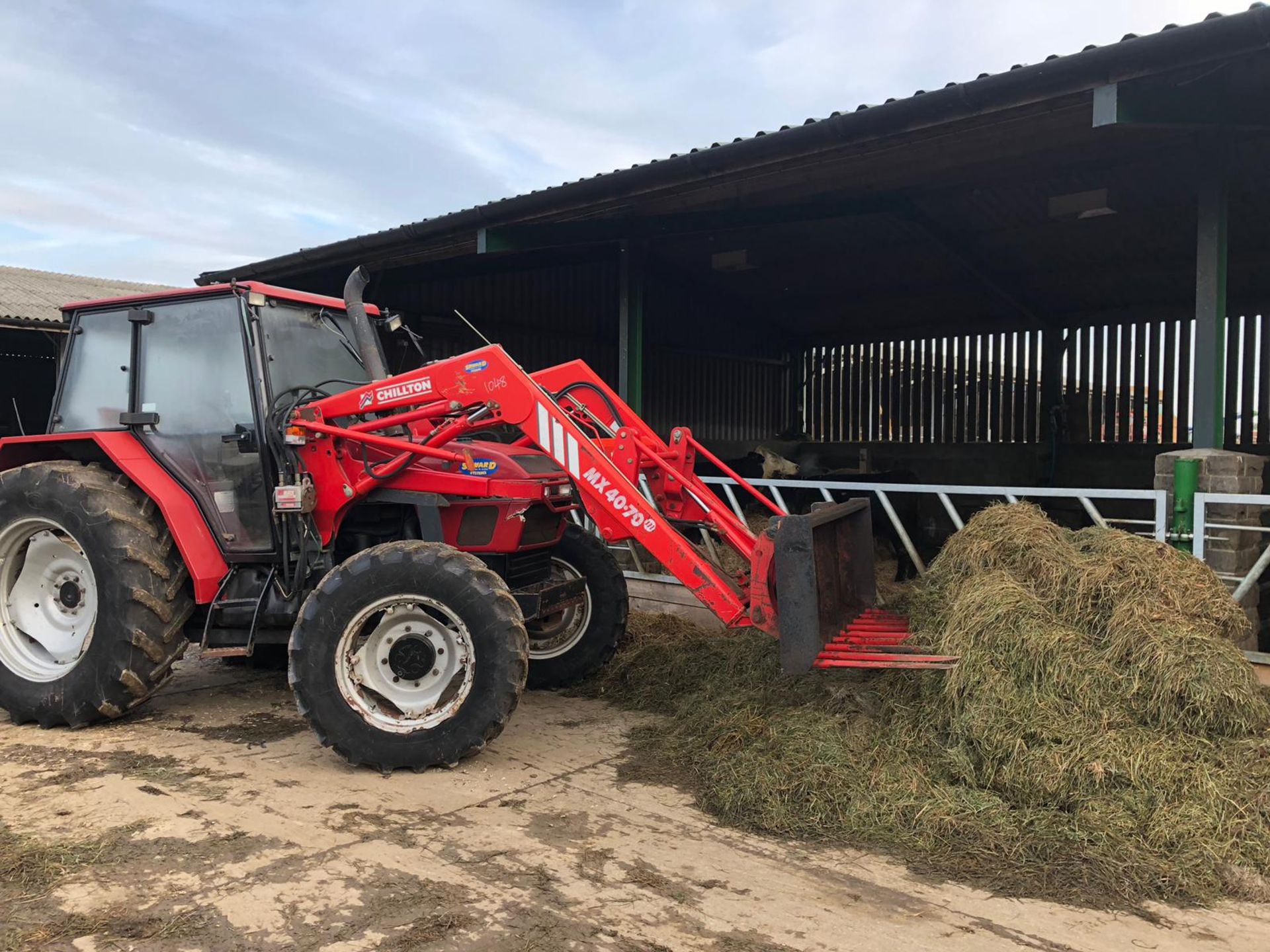 1996/P REG CASE IH 4230 DIESEL TRACTOR WITH CHILLTON MX 40-70 SPIKED LOADER *PLUS VAT*