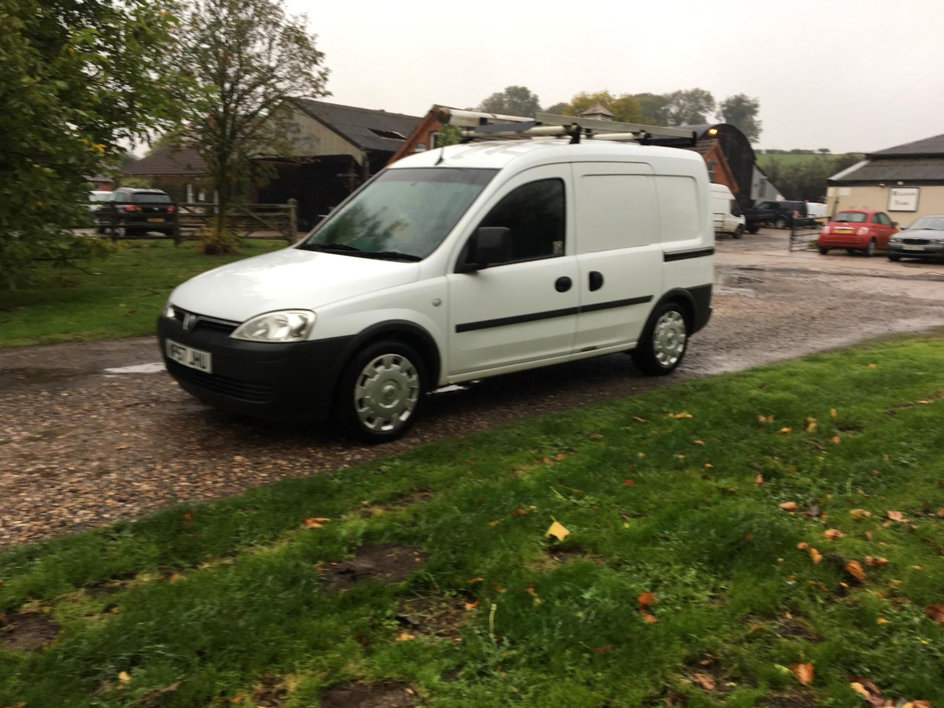 2007/57 REG VAUXHALL COMBO 2000 CDTI WHITE DIESEL CAR DERIVED VAN, SHOWING 0 FORMER KEEPERS *NO VAT* - Image 3 of 11