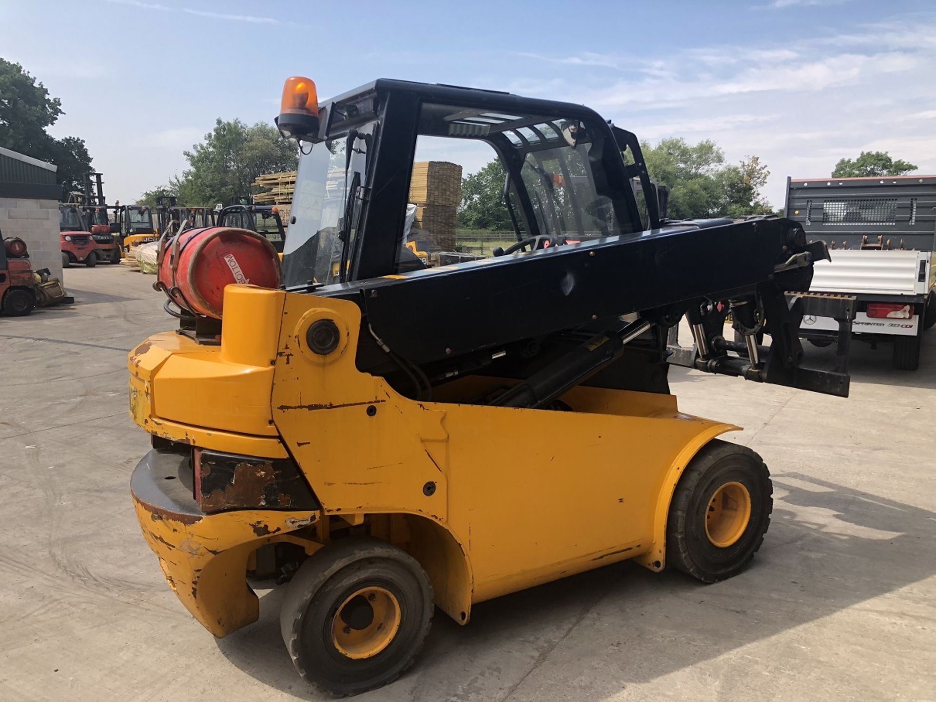 JCB 30G TELETRUK FORKLIFT, GAS, 2 WHEEL DRIVE YEAR 2012, 3 TONNE, C/W FORKS *PLUS VAT* - Image 4 of 6