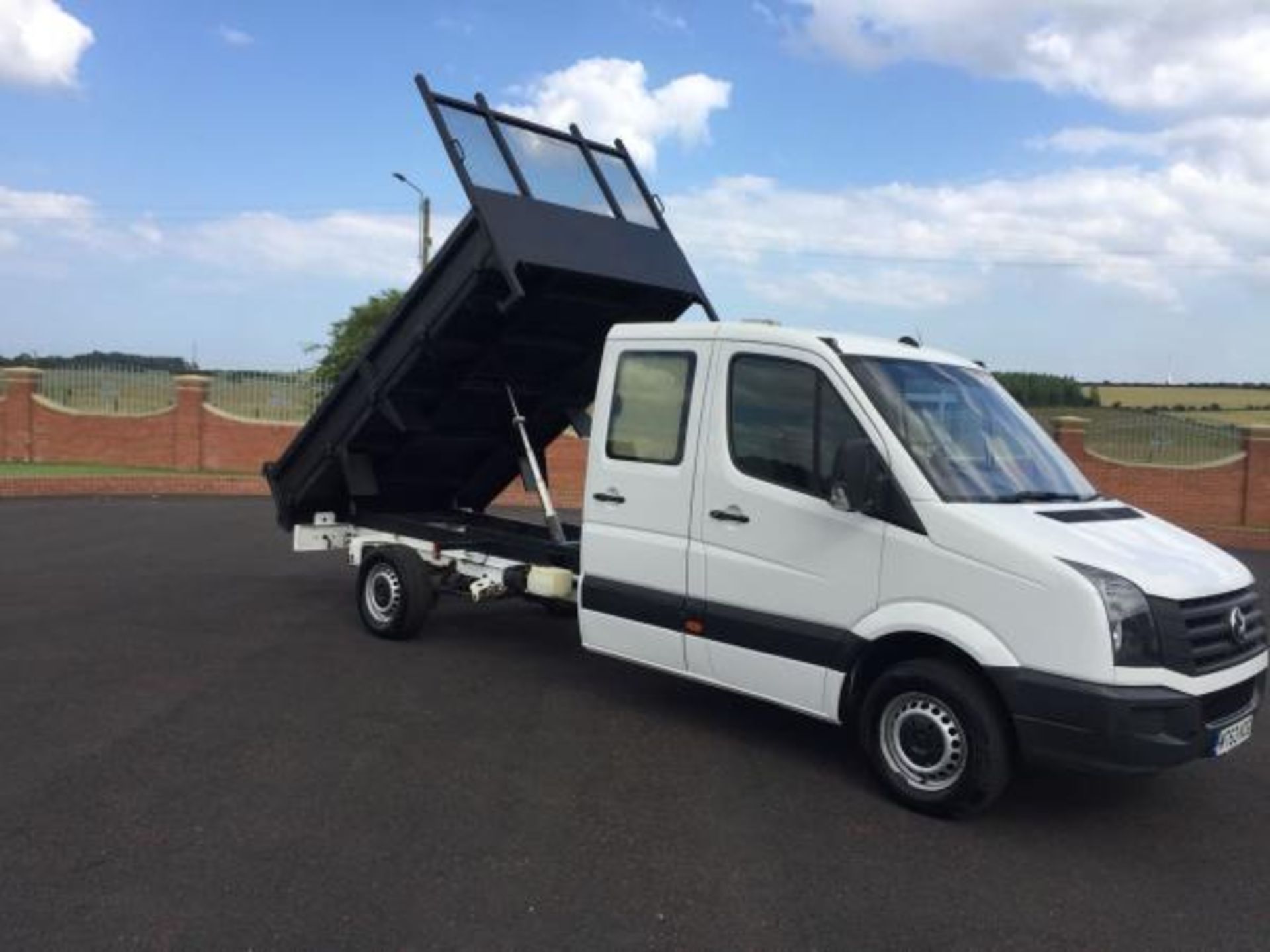 2014/63 REG VOLKSWAGEN CRAFTER CR35 TDI 136 CREW WHITE DIESEL TIPPER, 77,000 MILES *PLUS VAT*