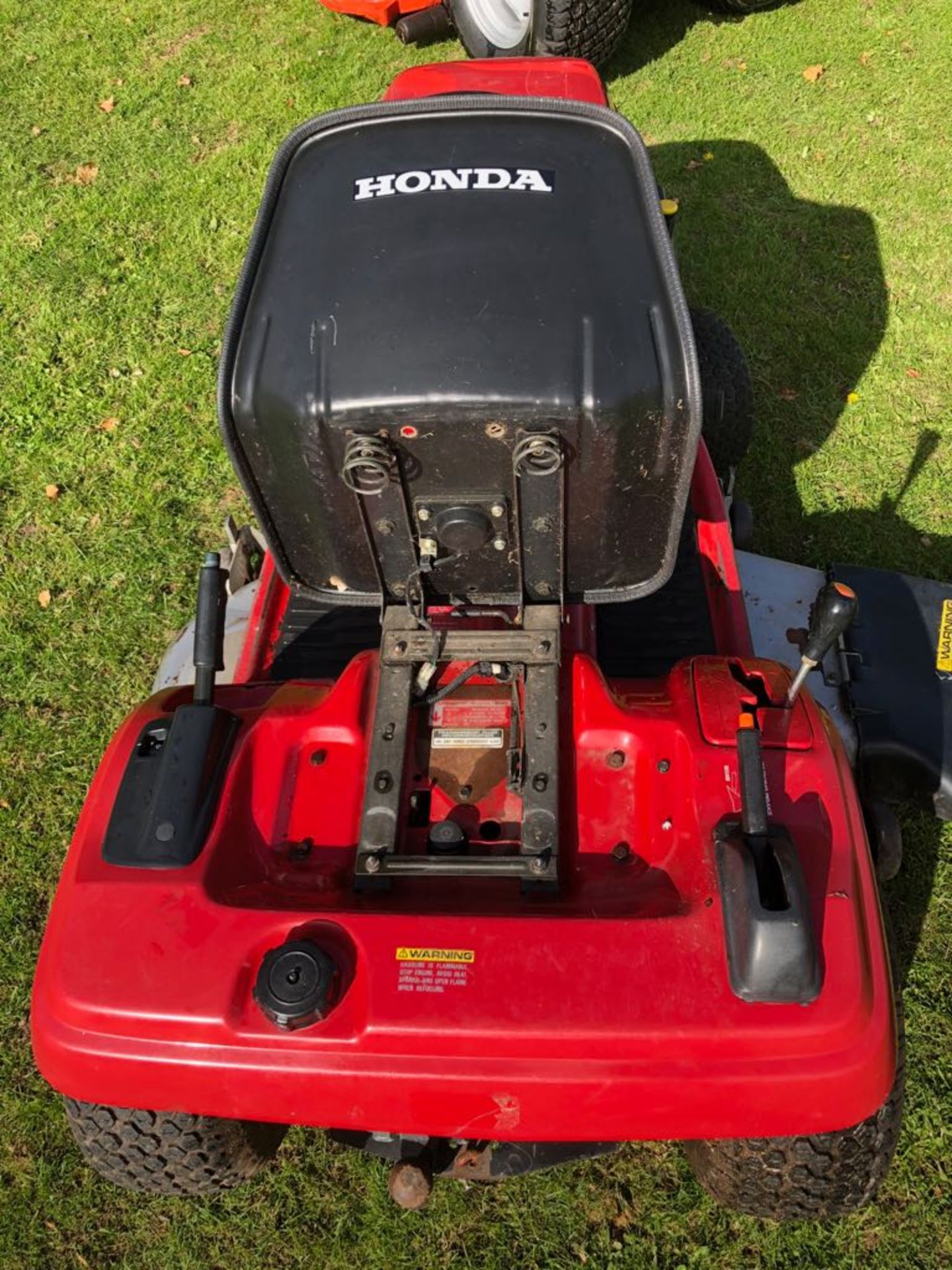 HONDA 4518 HYDROSTATIC 2-CYLINDER LIQUID COOLED ENGINE RIDE ON LAWN MOWER *PLUS VAT* - Image 5 of 8