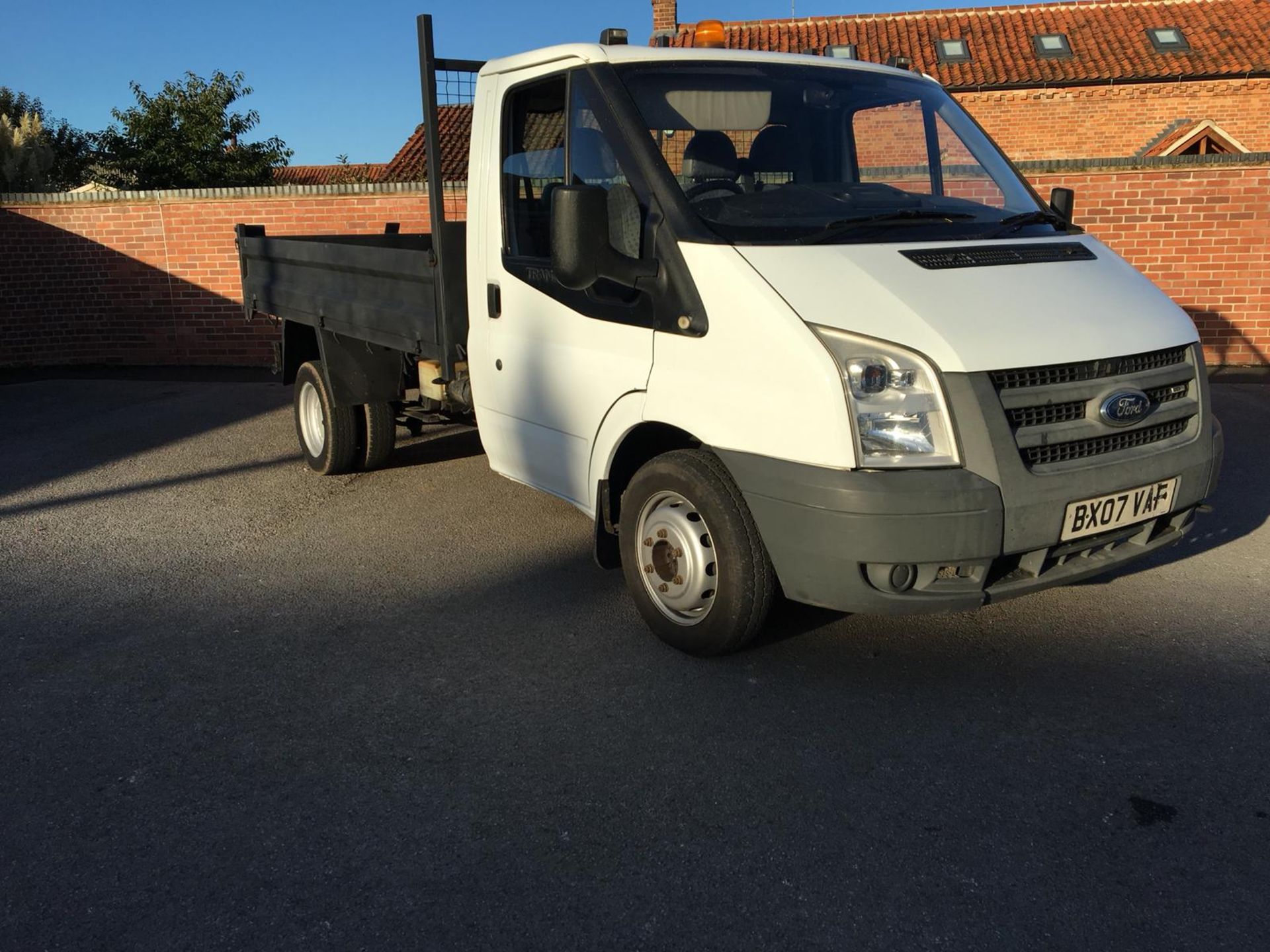 2007/07 REG FORD TRANSIT 100 T350M RWD WHITE DIESEL TIPPER VAN, SHOWING 0 FORMER KEEPERS *NO VAT*