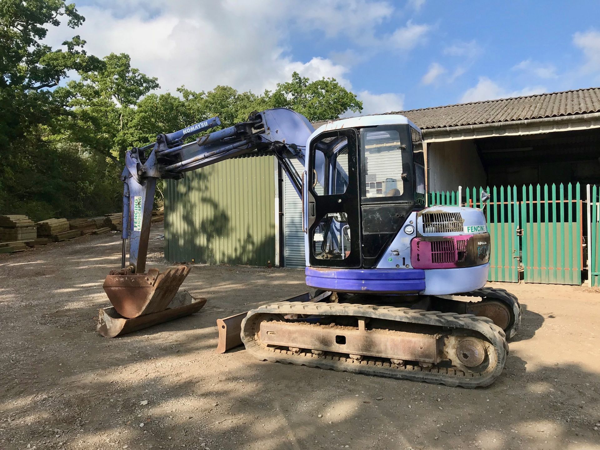 KOMATSU PC75UU-2 TRACKED EXCAVATOR, HOURS 7637, COMES WITH 3 BUCKETS *PLUS VAT* - Image 2 of 4