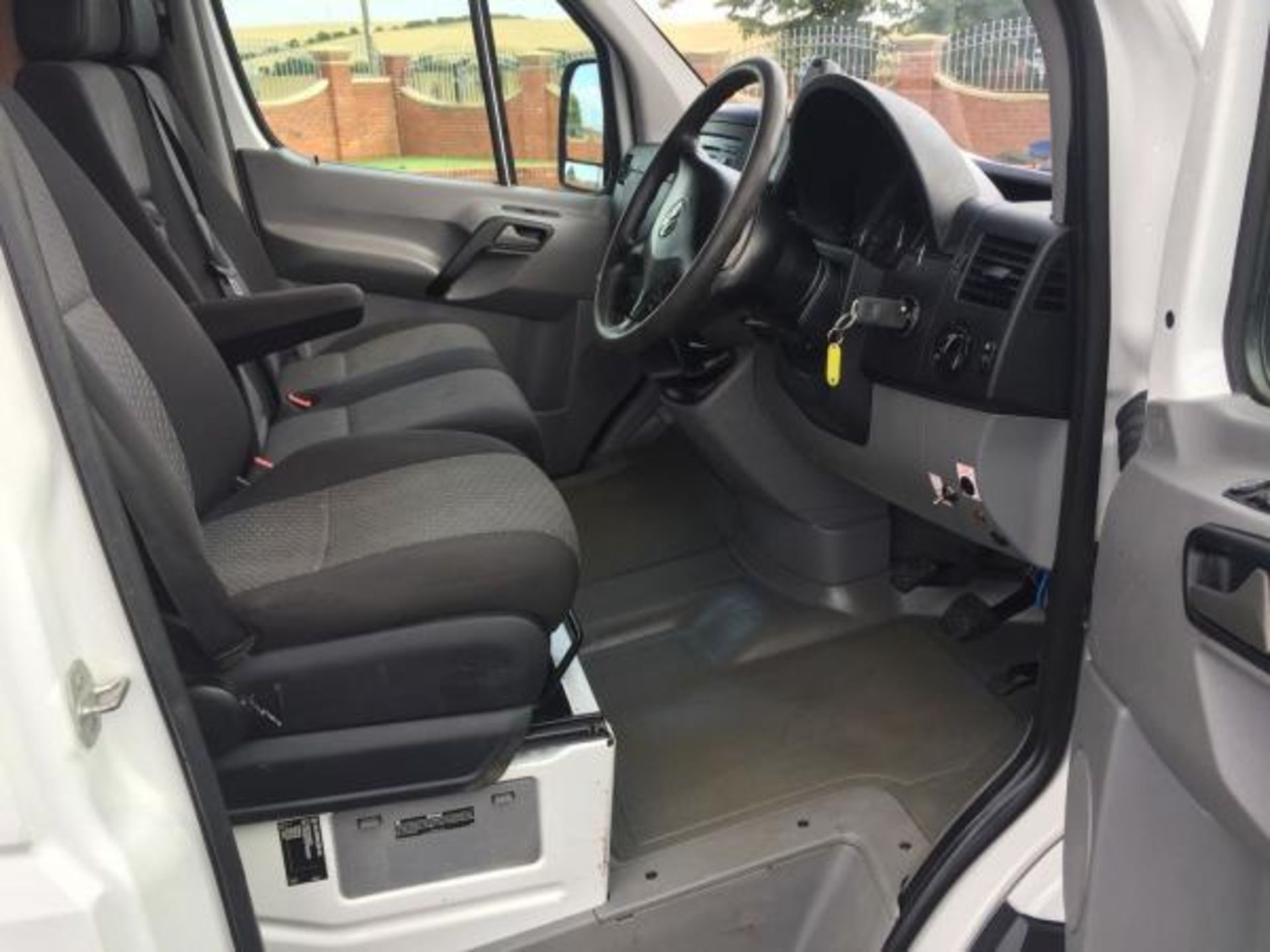 2014/63 REG VOLKSWAGEN CRAFTER CR35 TDI 136 CREW WHITE DIESEL TIPPER, 77,000 MILES *PLUS VAT* - Image 6 of 7