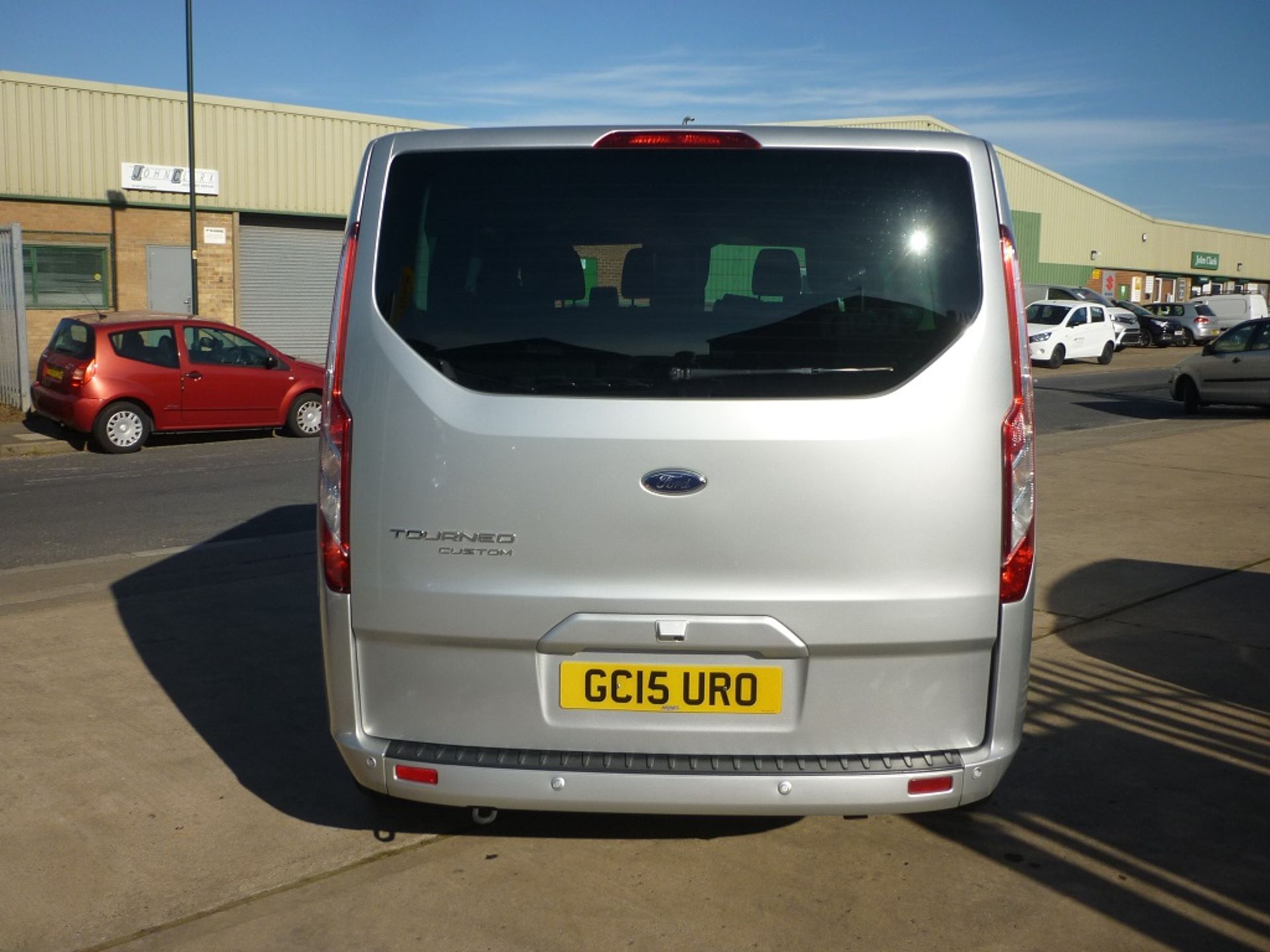 2015/15 REG FORD TOURNEO CUSTOM 300 LIMITED EDITION SILVER DIESEL MPV, SHOWING 0 FORMER KEEPERS - Image 4 of 8