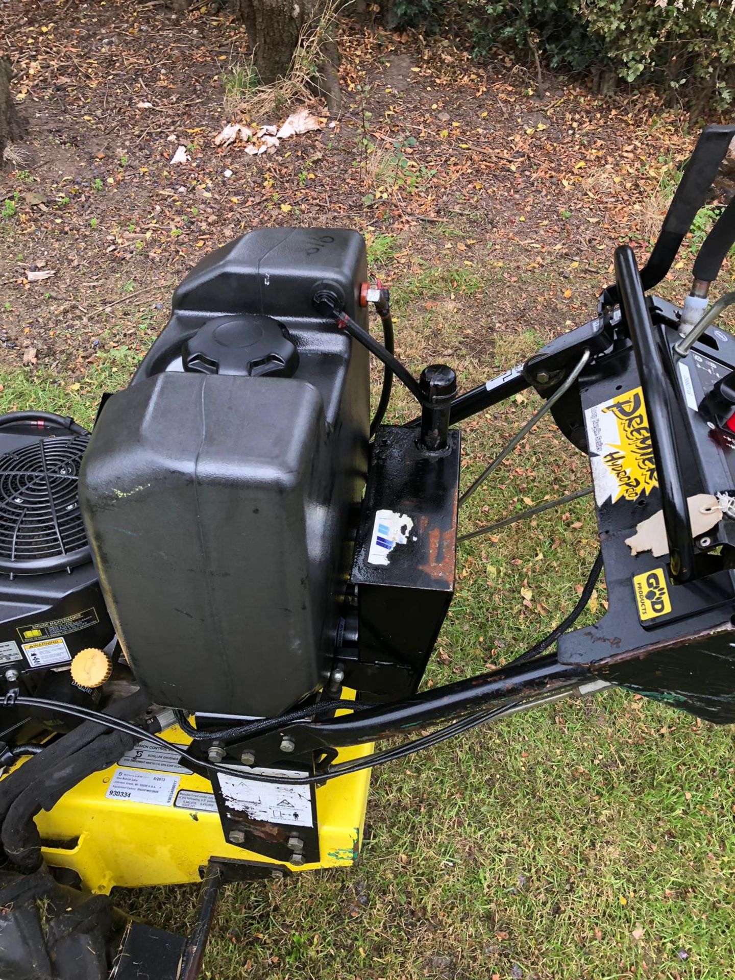 GREAT DANE 28" PREMIER HYDRO PRO WALK BEHIND YELLOW MOWER, KAWASAKI ENGINE *PLUS VAT* - Image 7 of 12