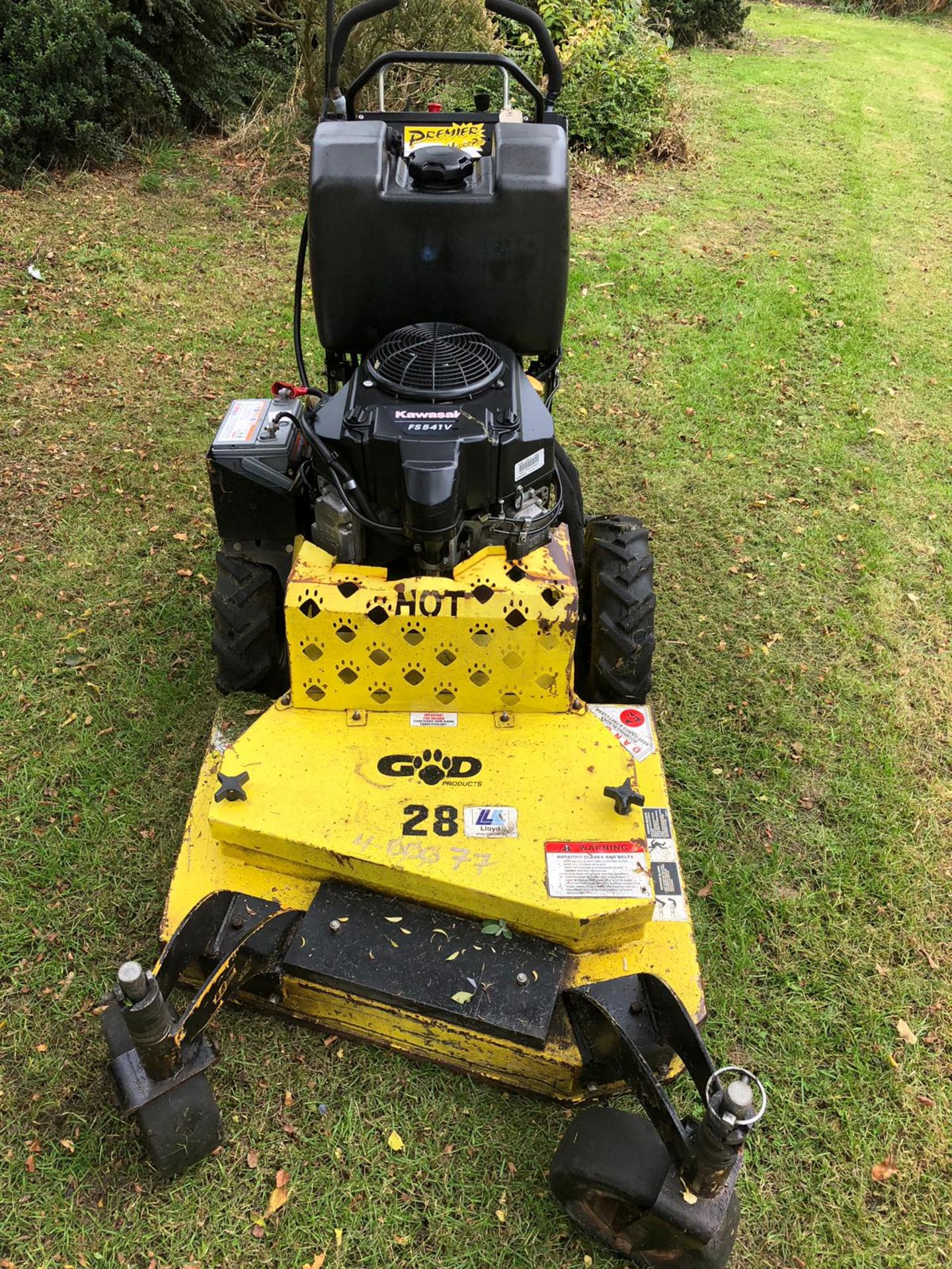 GREAT DANE 28" PREMIER HYDRO PRO WALK BEHIND YELLOW MOWER, KAWASAKI ENGINE *PLUS VAT* - Image 3 of 12