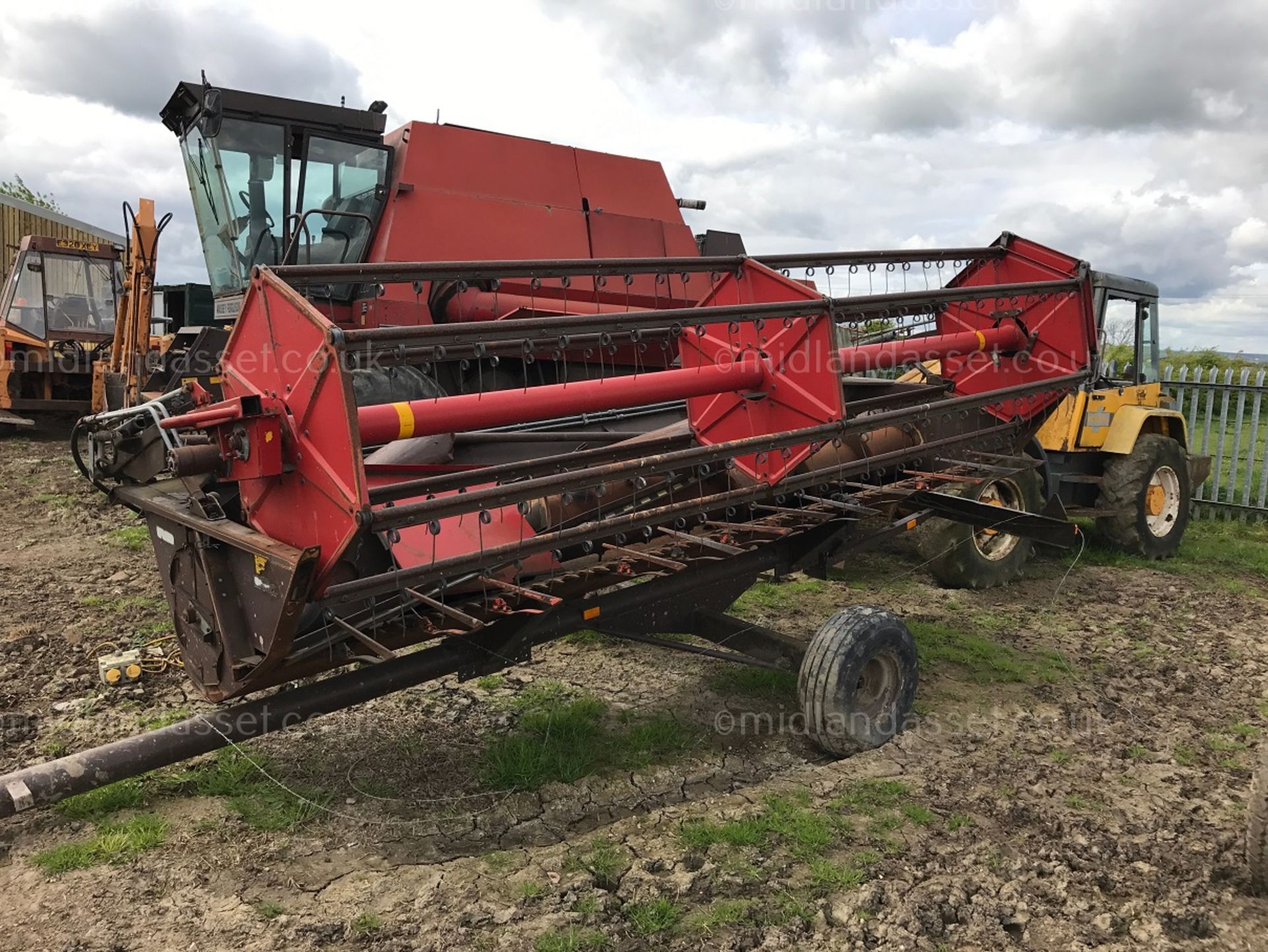 MASSEY FERGUSON COMBINE HARVESTER - Image 5 of 7