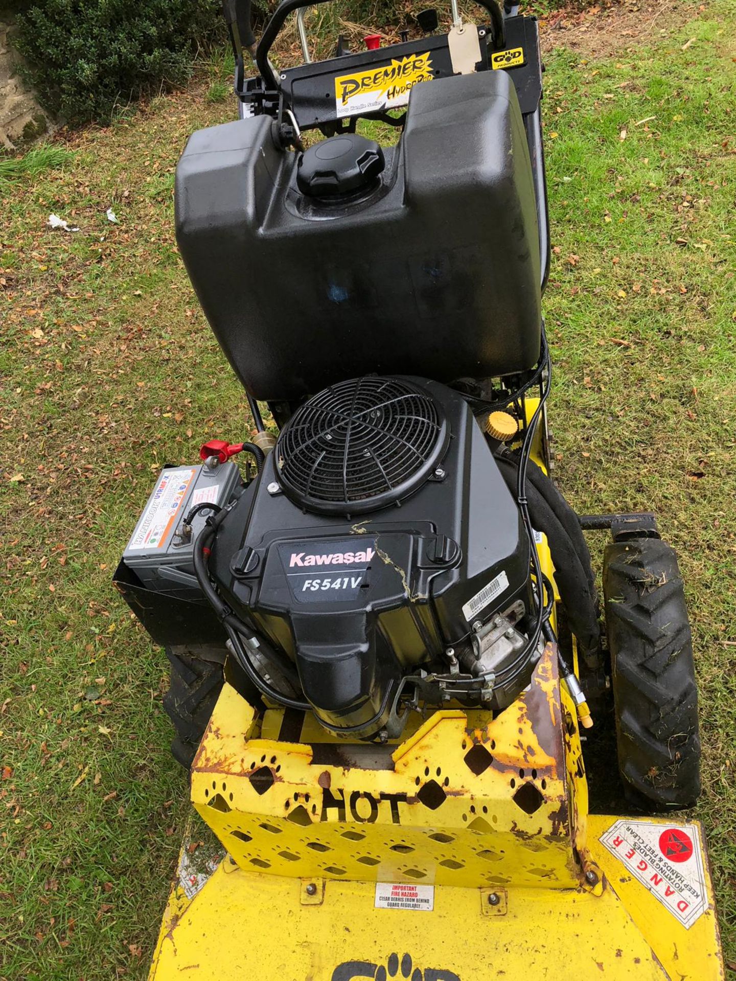 GREAT DANE 28" PREMIER HYDRO PRO WALK BEHIND YELLOW MOWER, KAWASAKI ENGINE *PLUS VAT* - Image 6 of 12