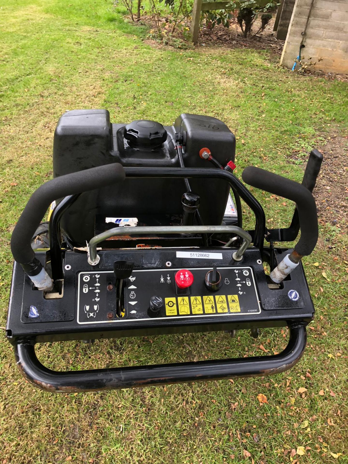 GREAT DANE 28" PREMIER HYDRO PRO WALK BEHIND YELLOW MOWER, KAWASAKI ENGINE *PLUS VAT* - Image 8 of 12