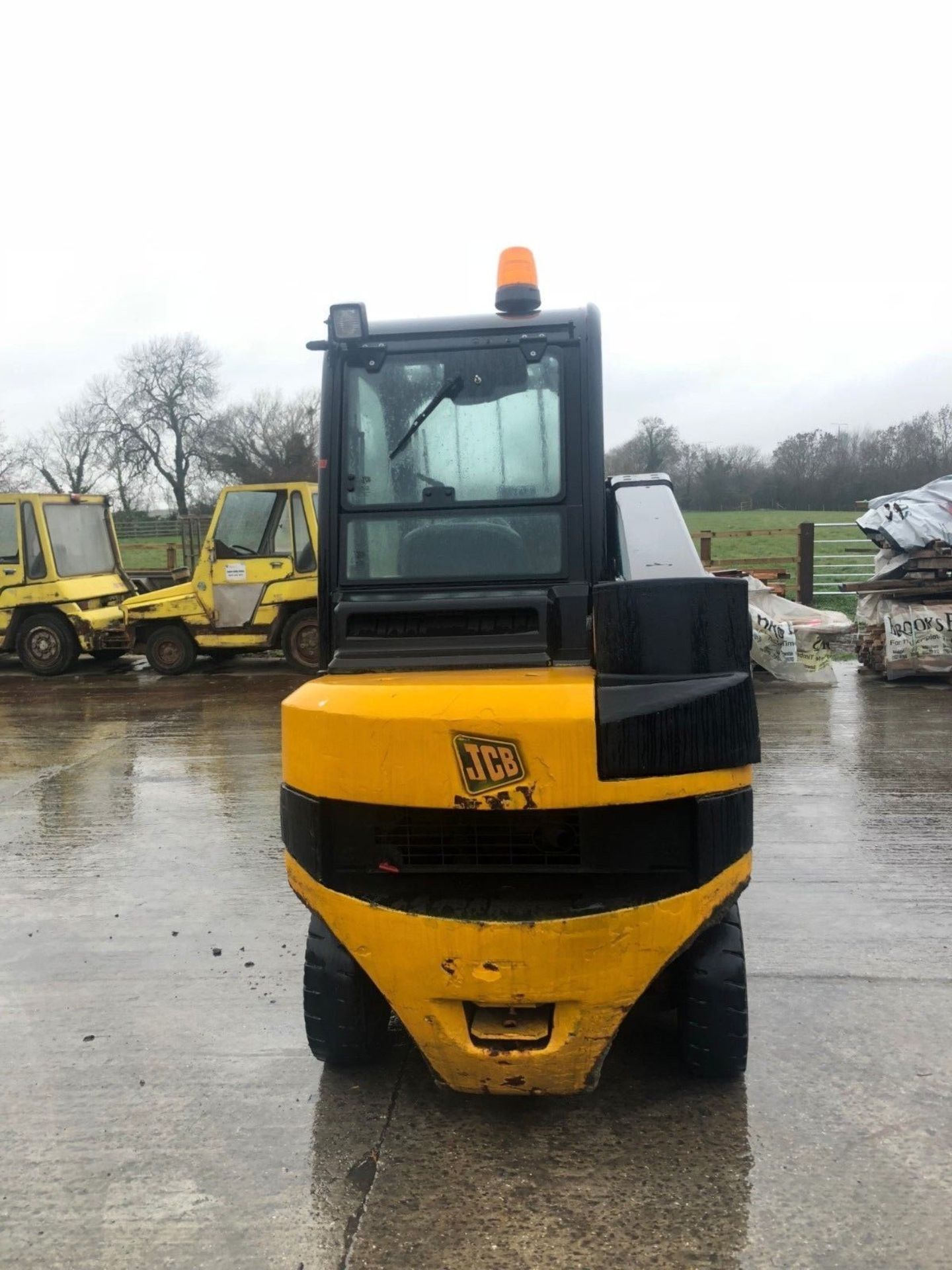 JCB TLT30D TELETRUK FORKLIFT, DIESEL, YEAR 2010, 3 TONNE, SIDE SHIFT, FULL CAB. - Image 3 of 8