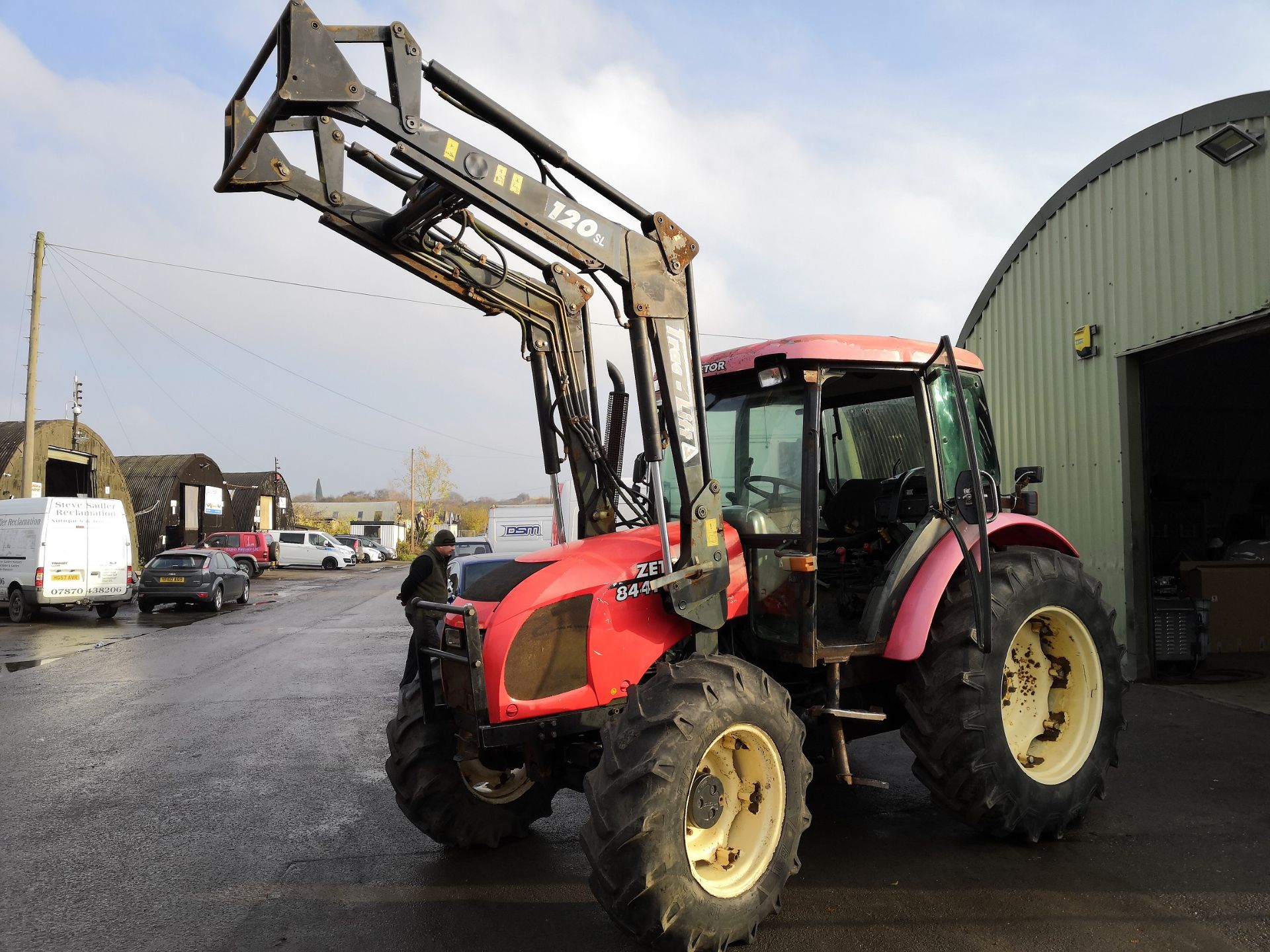 2005/05 REG ZETOR 8441 PROXIMA RED DIESEL TRACTOR WITH TRAC-LIFT 120 SL FRONT LOADER *NO VAT* - Image 3 of 18