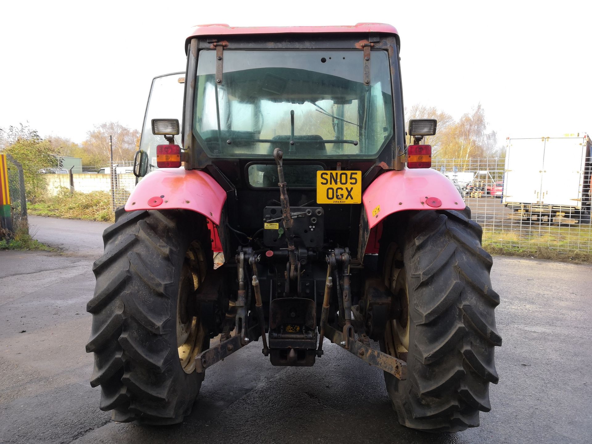 2005/05 REG ZETOR 8441 PROXIMA RED DIESEL TRACTOR WITH TRAC-LIFT 120 SL FRONT LOADER *NO VAT* - Image 5 of 18