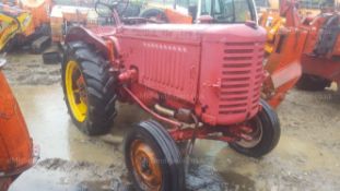 RENAULT R3043 TRACTOR, 4 CYLINDER PETROL ENGINE, YEAR UNKNOWN *PLUS VAT*