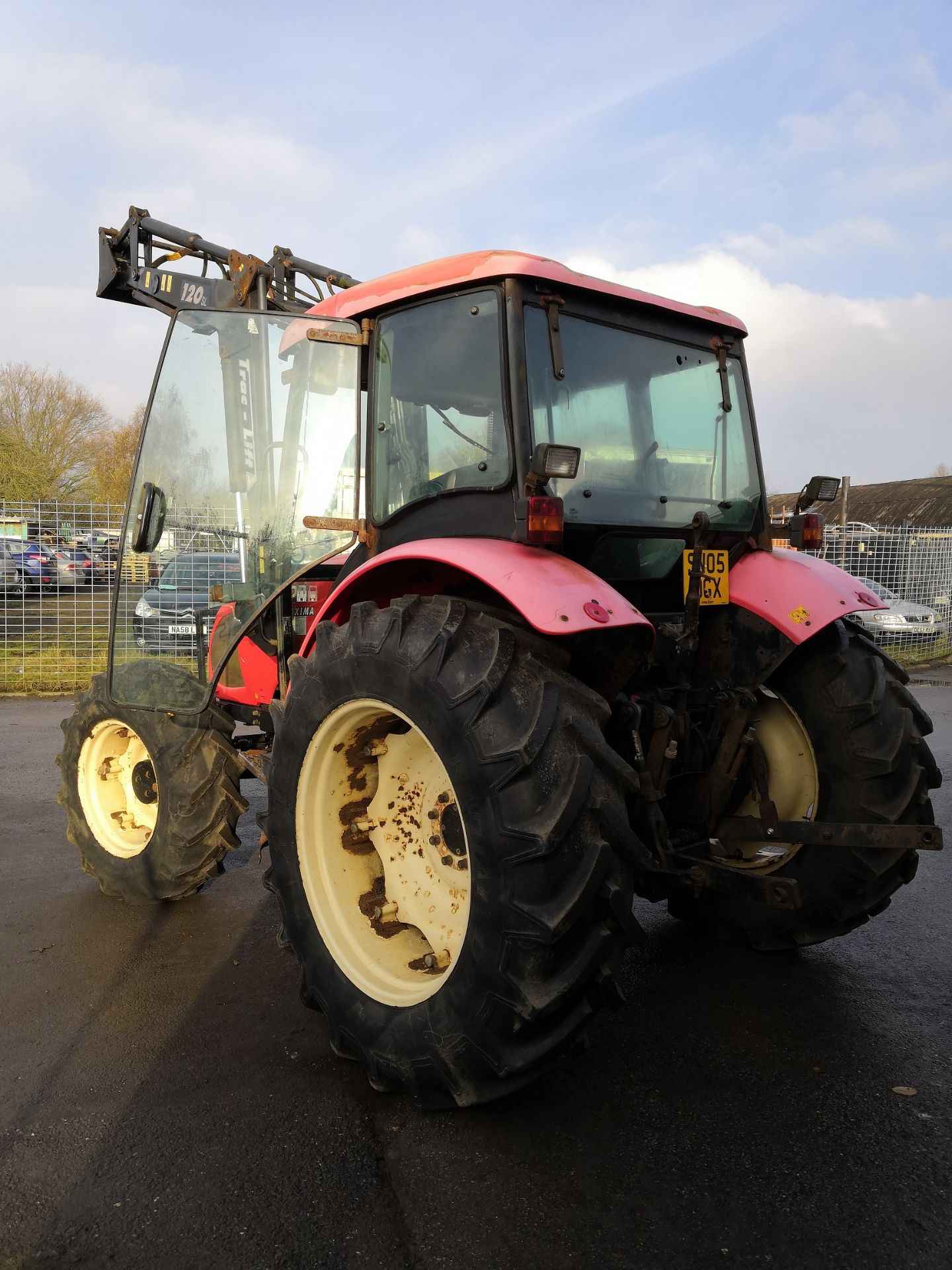 2005/05 REG ZETOR 8441 PROXIMA RED DIESEL TRACTOR WITH TRAC-LIFT 120 SL FRONT LOADER *NO VAT* - Image 4 of 18