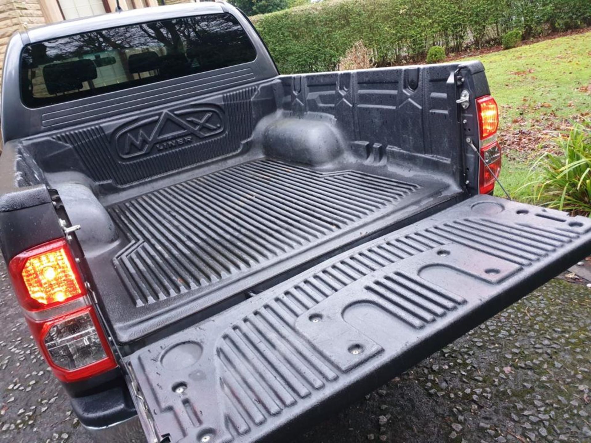 2015/64 REG TOYOTA HILUX INVINCIBLE D-4D 4X4 DIESEL, SHOWING 1 FORMER KEEPER *PLUS VAT* - Image 6 of 11