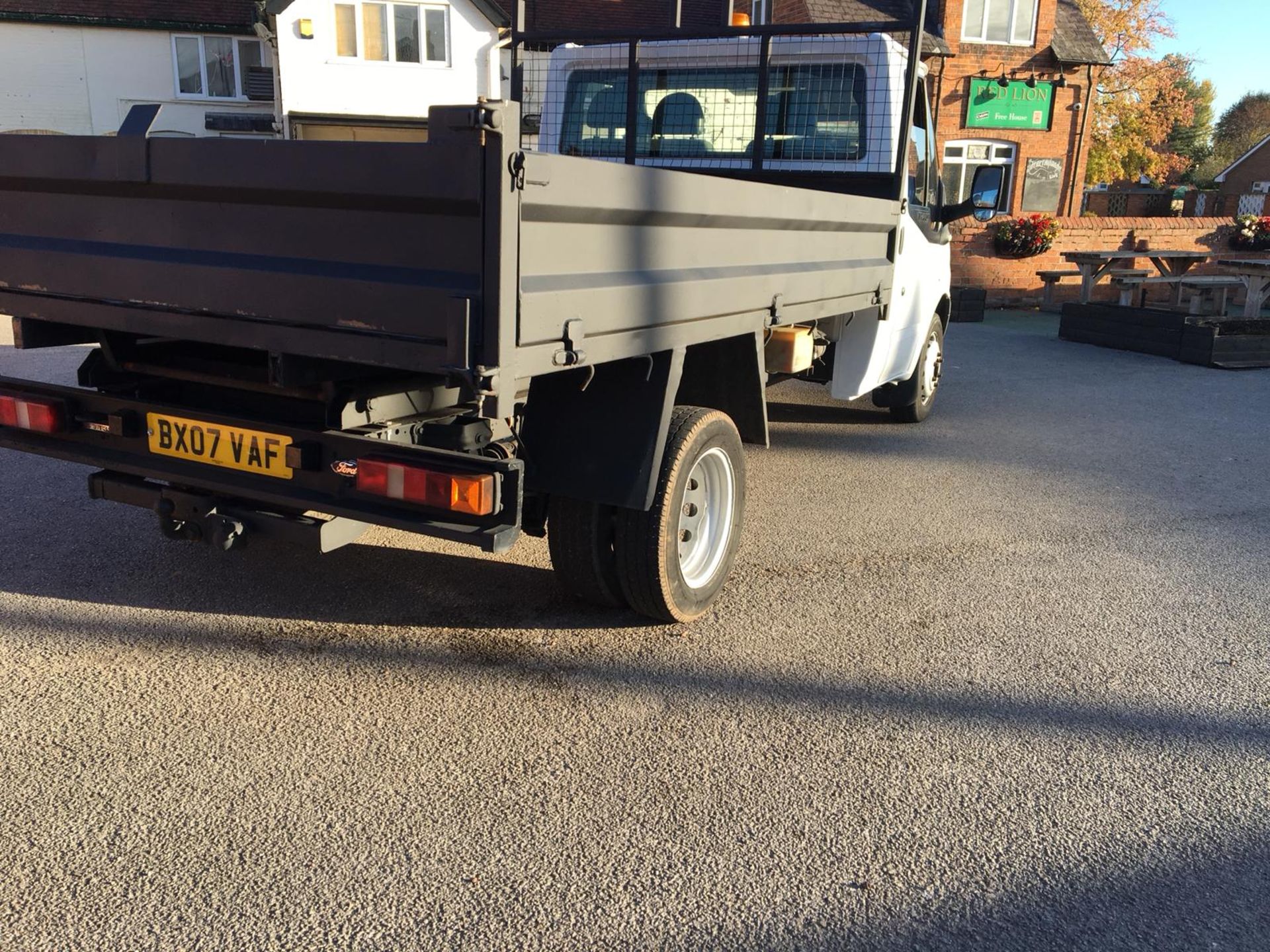 2007/07 REG FORD TRANSIT 100 T350M RWD WHITE DIESEL TIPPER VAN, SHOWING 0 FORMER KEEPERS *NO VAT* - Image 4 of 10