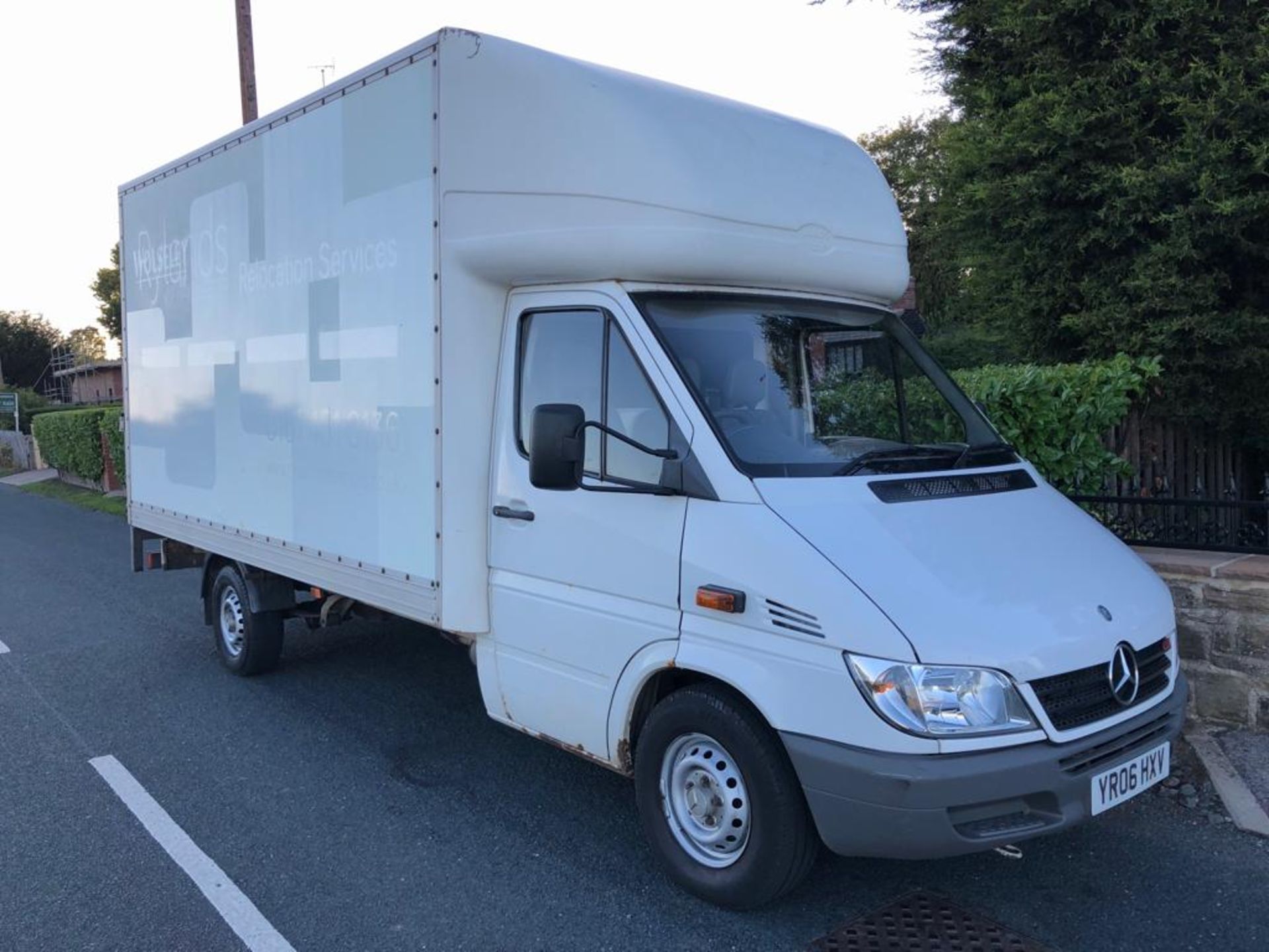 2006/06 REG MERCEDES SPRINTER CDI LWB WHITE DIESEL LUTON VAN WITH TAIL LIFT *NO VAT*