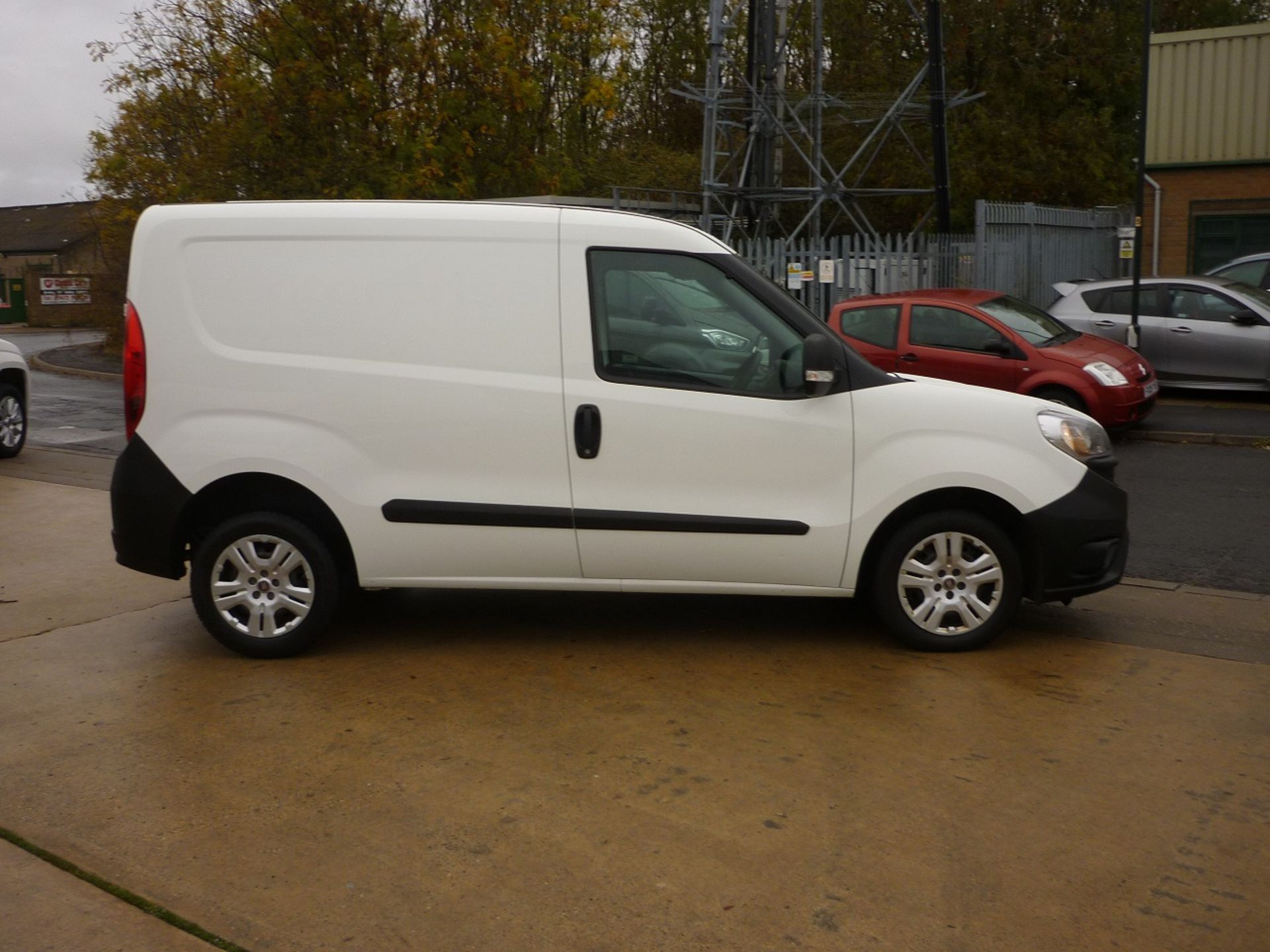 2015/65 REG FIAT DOBLO 16V MULTIJET WHITE DIESEL PANEL VAN, SHOWING 0 FORMER KEEPERS *PLUS VAT* - Image 2 of 7