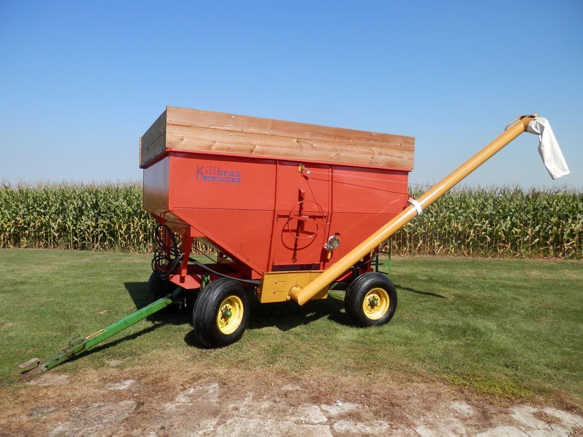 Killbros Mdl. 350 Grav. Box w/fert. Auger