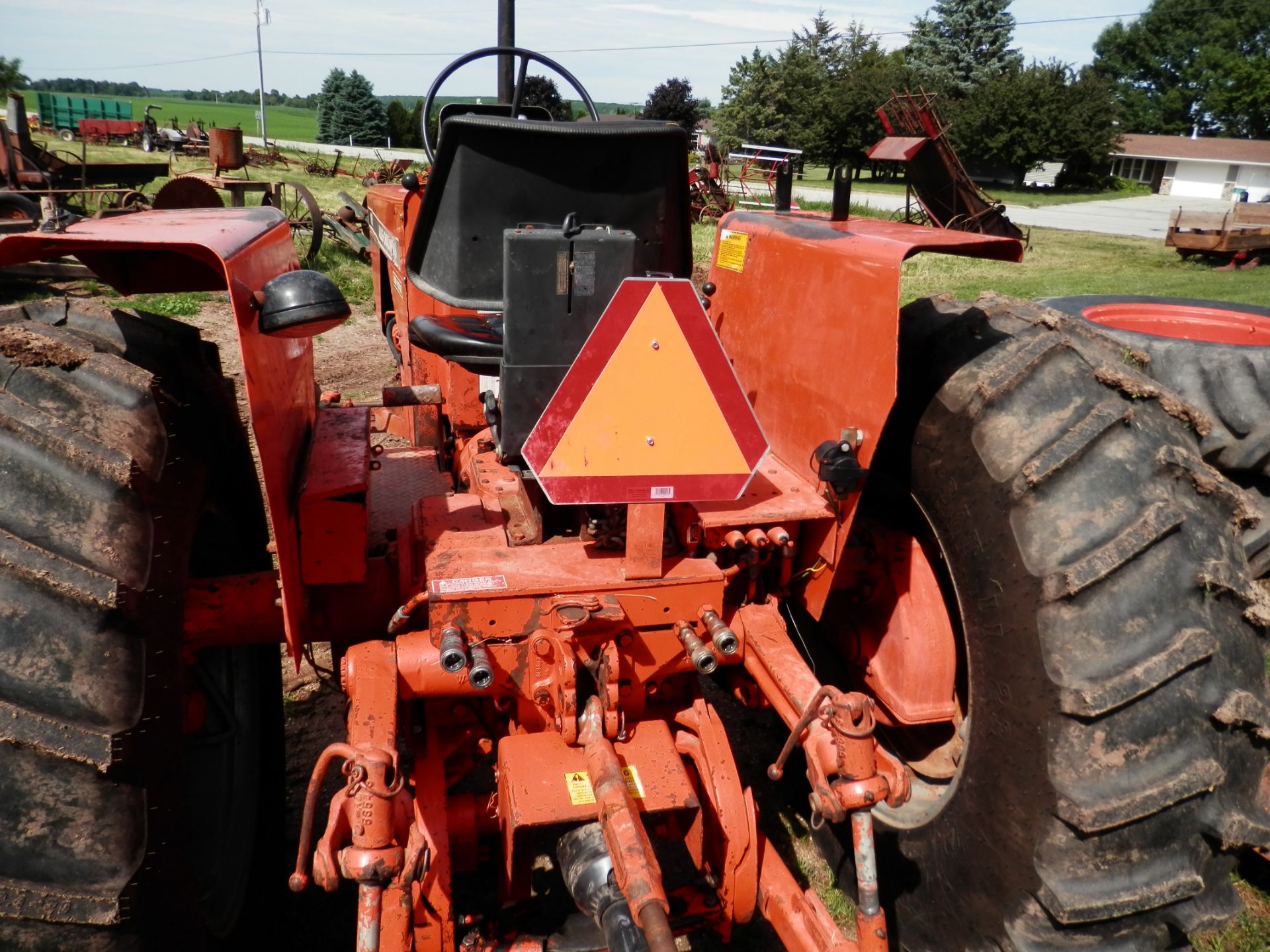 ALLIS CHALMERS 185 TRACTOR - Image 3 of 4