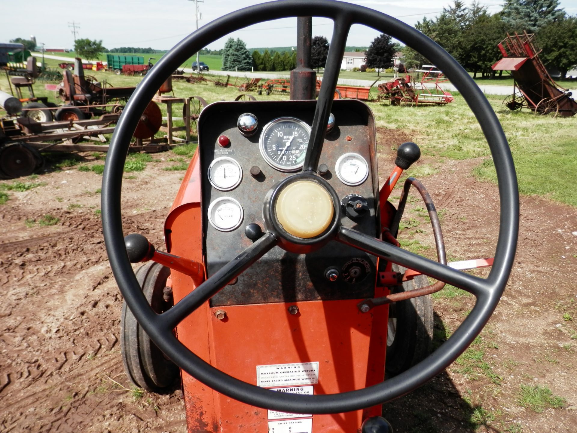 ALLIS CHALMERS 185 TRACTOR - Image 4 of 4