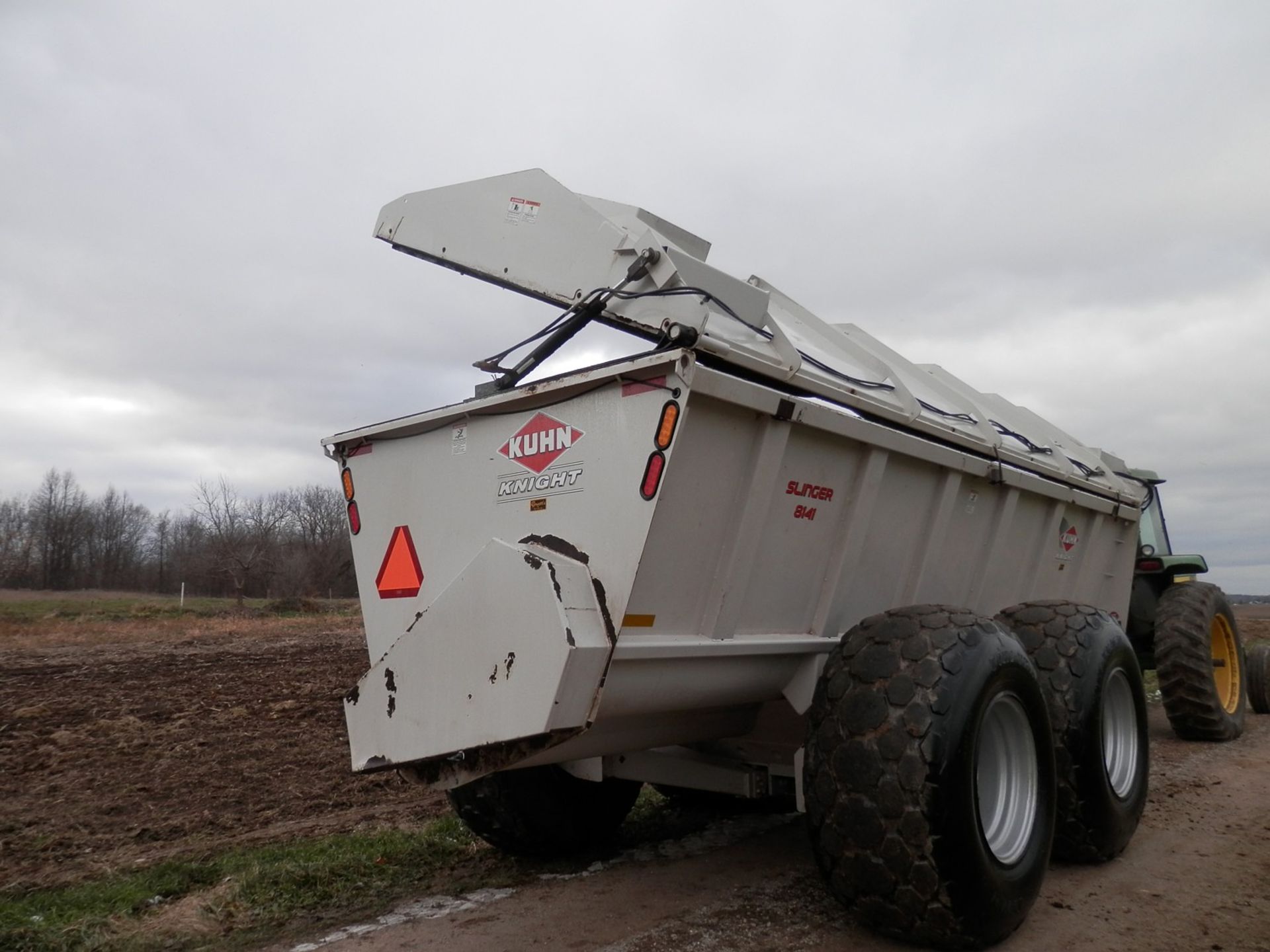 KUHN KNIGHT PRO TWIN 8141 SLINGER SPREADER - Image 4 of 4