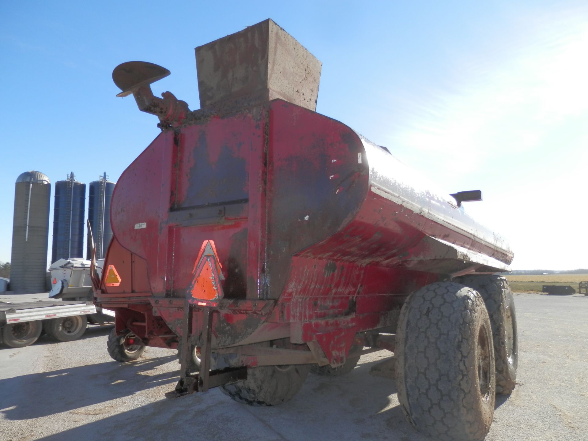 JAMESWAY 5600 GAL. MANURE TANKER - Image 2 of 9