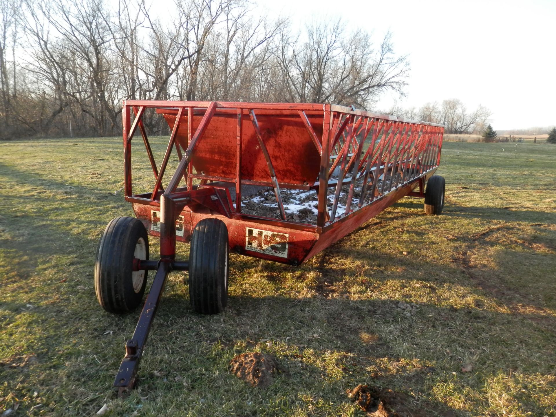 H & S SLANT BAR FEEDER WAGON