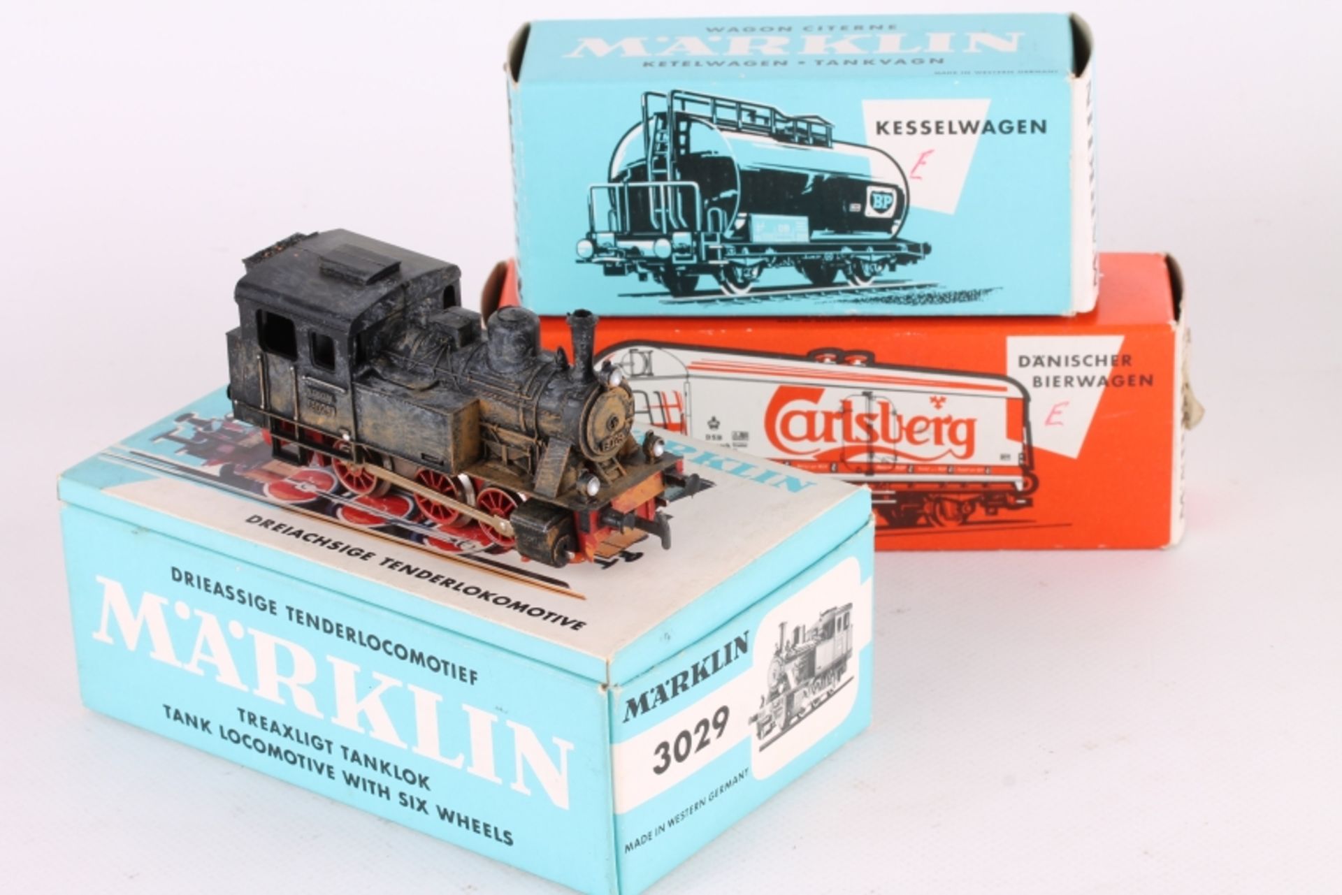 Märklin Tenderlok und zwei Güterwagen Märklin Tenderlok und zwei Güterwagen, 3029, künstlich