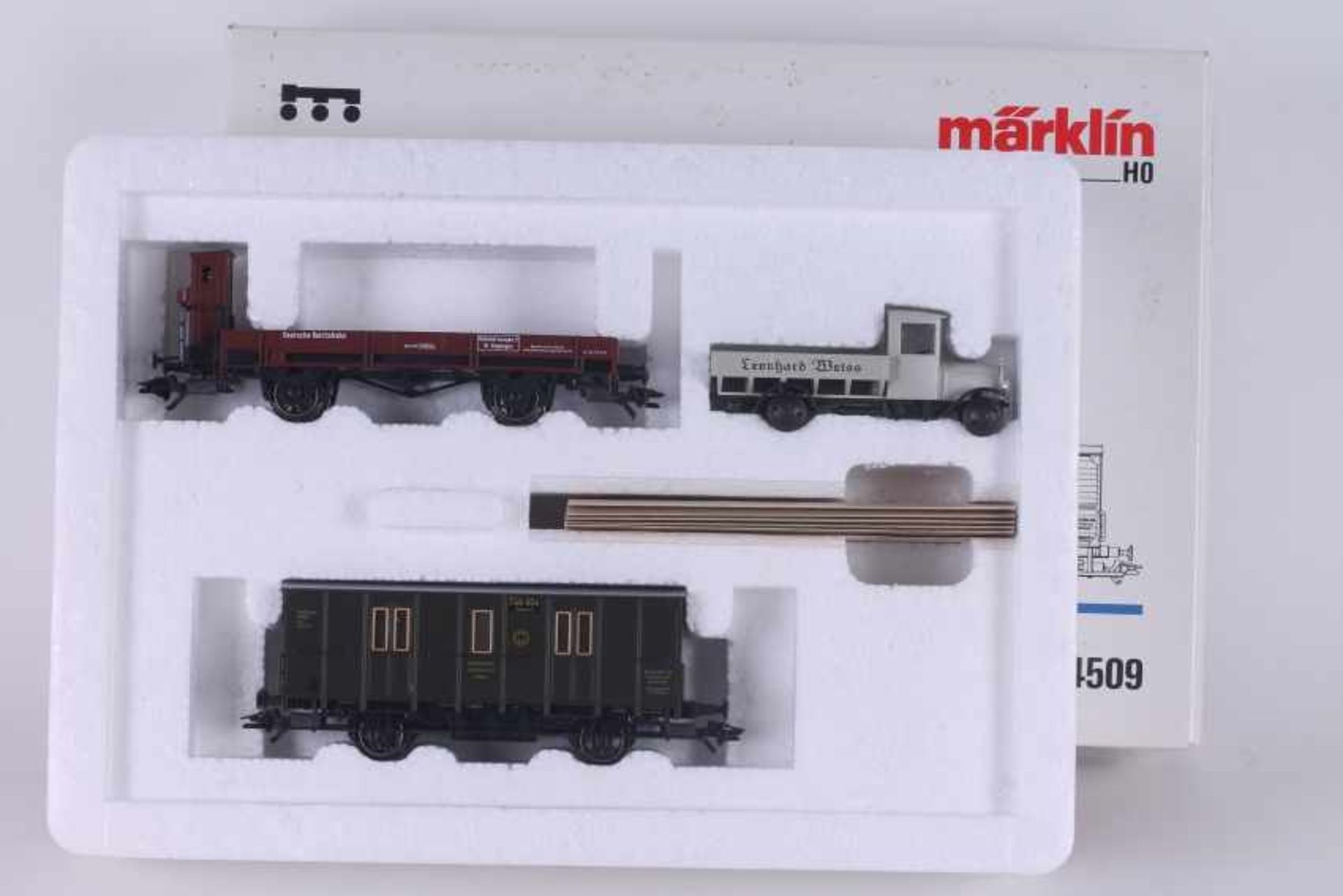 Märklin 4509, Wagen-Set "Bauzug" Märklin 4509, Wagen-Set "Bauzug", Niederbordwagen verzogen, sonst