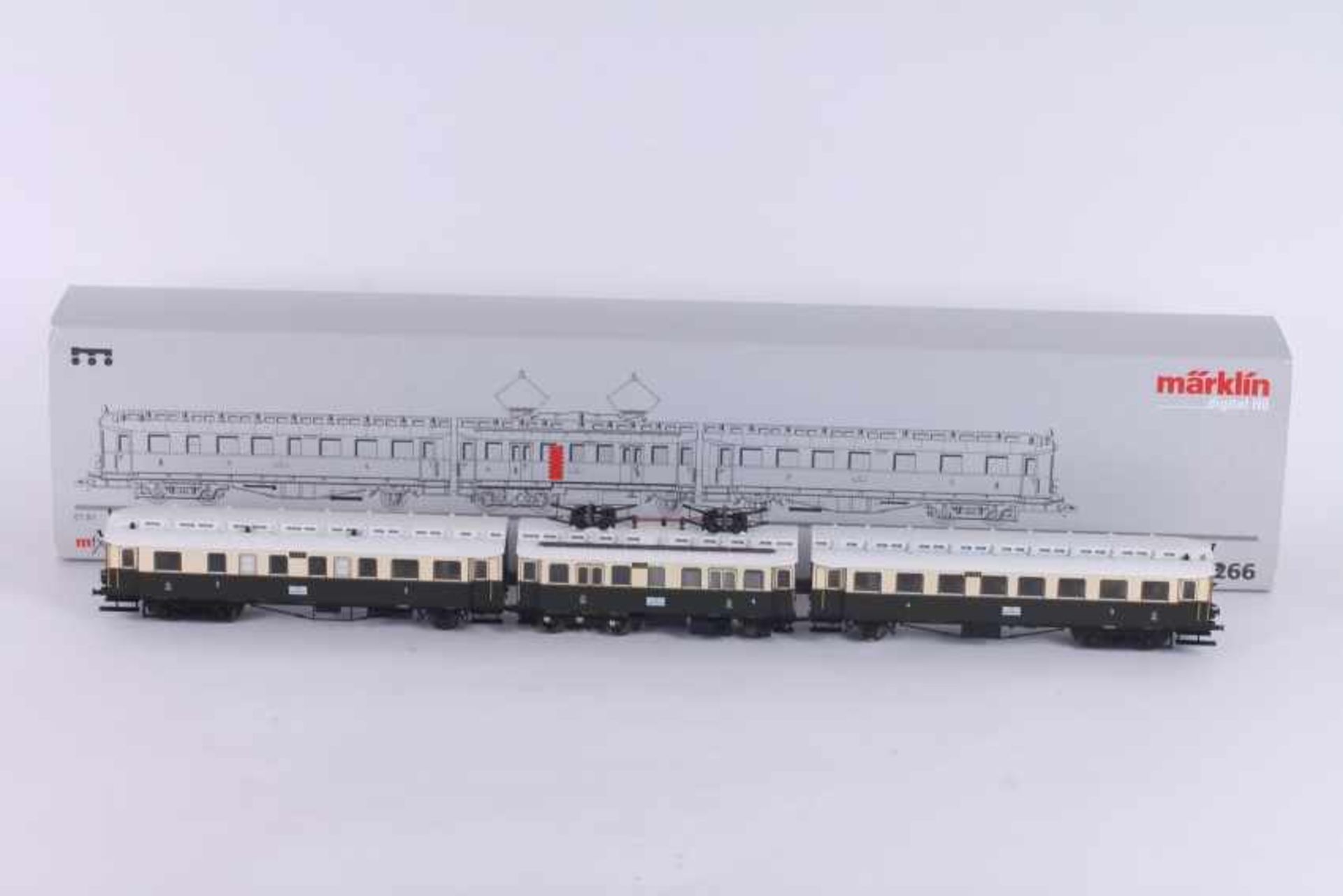 Märklin 37266, dreiteiliger Elektrotriebwagen "ET 833" der KPEV Märklin 37266, dreiteiliger