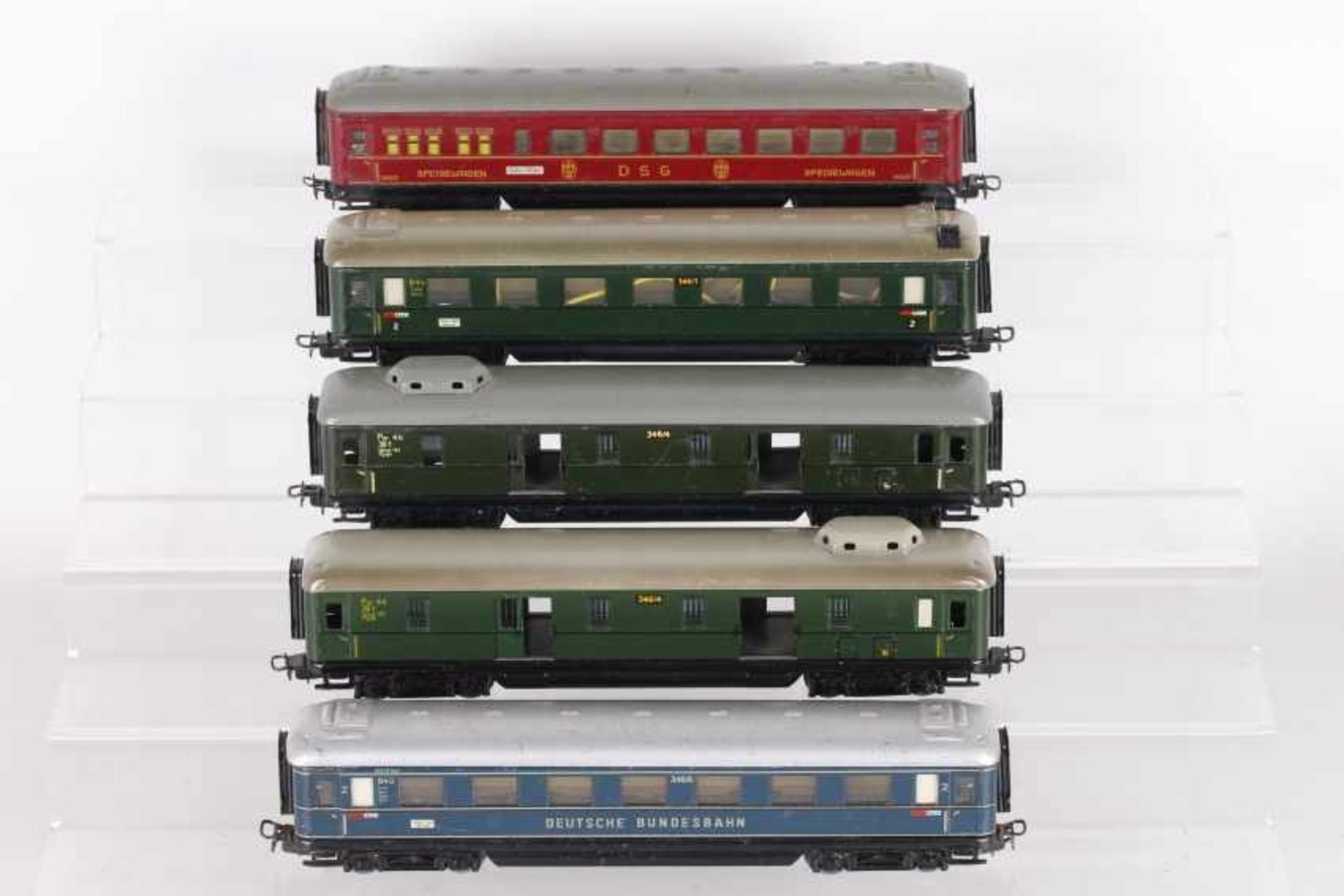 Märklin, fünf SchnellzugwagenMärklin, fünf Schnellzugwagen, 346/1 B. 2. Klasse, 346/2, 2 x 346/4,