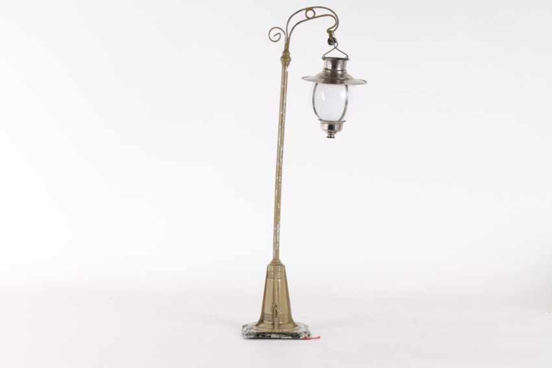 Bing BogenlampeBing Bogenlampe, ähnl.10/628, 38 cm hoch, Kurbel ohne Funktion, Kette bzw. Schnur