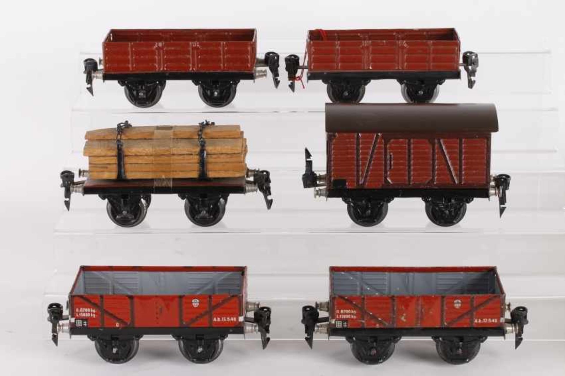 Märklin, sechs GüterwagenMärklin, sechs Güterwagen, 2 x 1916, 1986, 2 x 1661, 1681 (übermalt), 13 cm