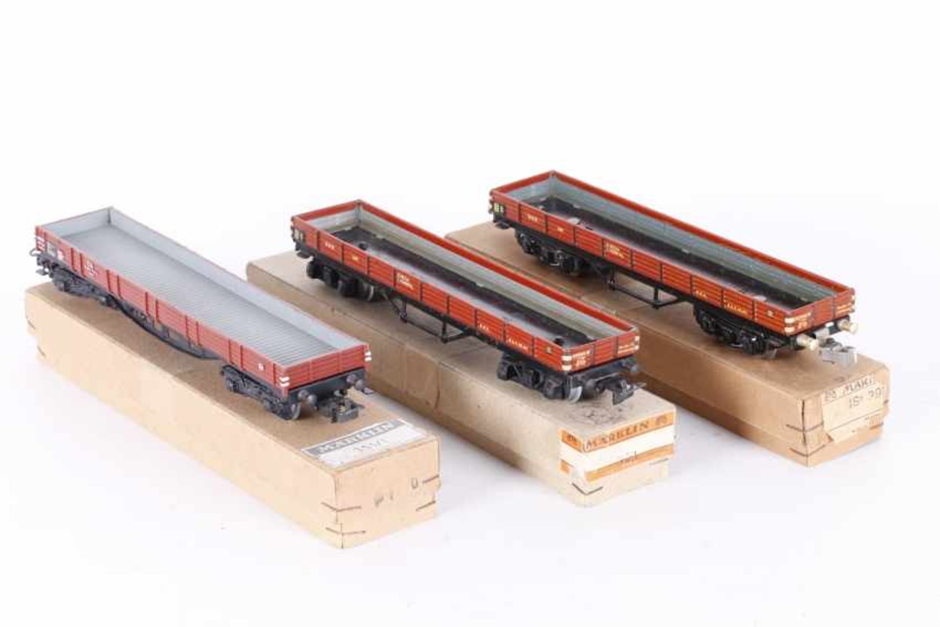 Märklin, drei vierachsige NiederbordwagenMärklin, drei vierachsige Niederbordwagen, 2 x 391,