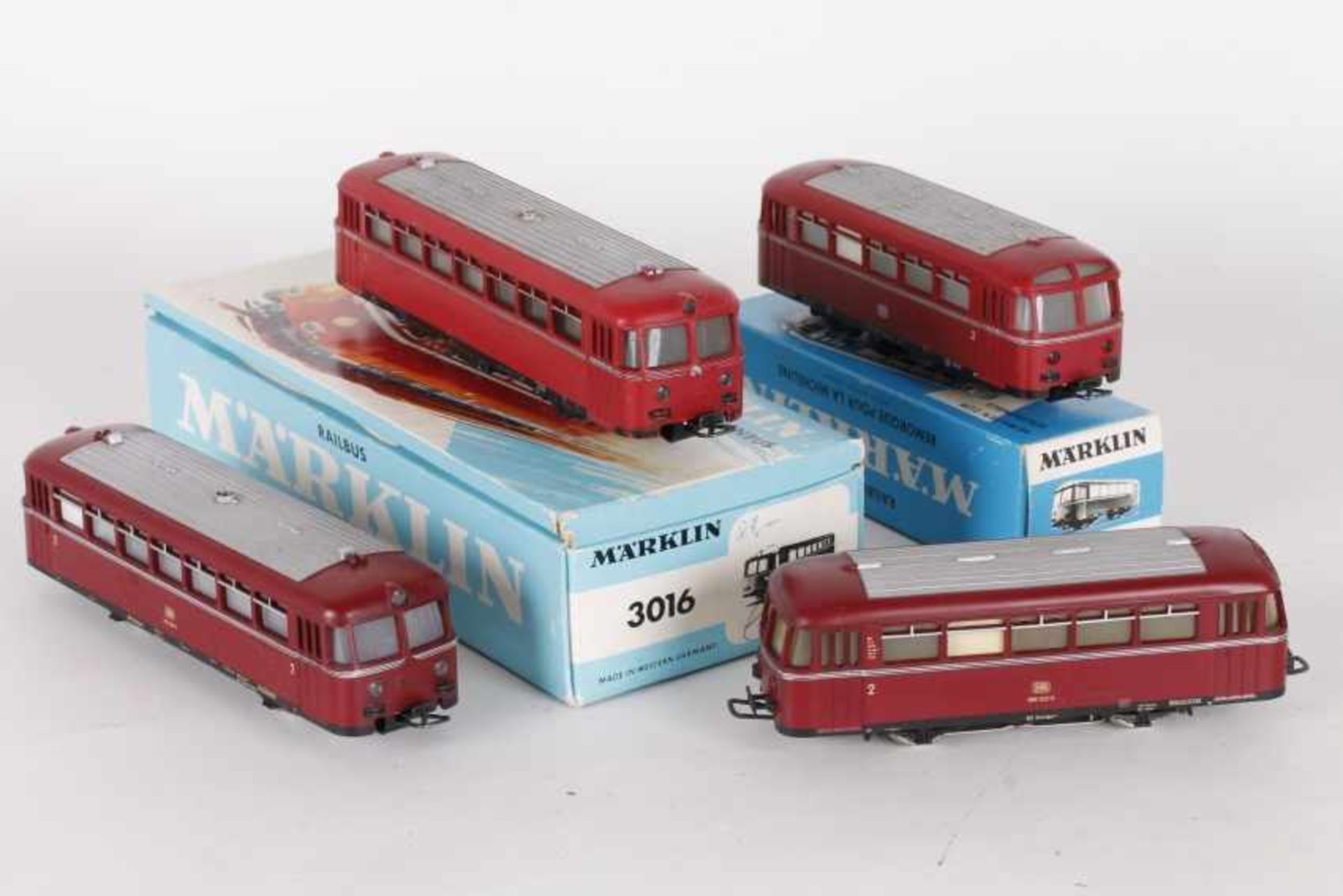 Märklin, 2 x 3016, 2 x 4018, zwei Schienenbus-GarniturenMärklin, 2 x 3016, 2 x 4018, zwei