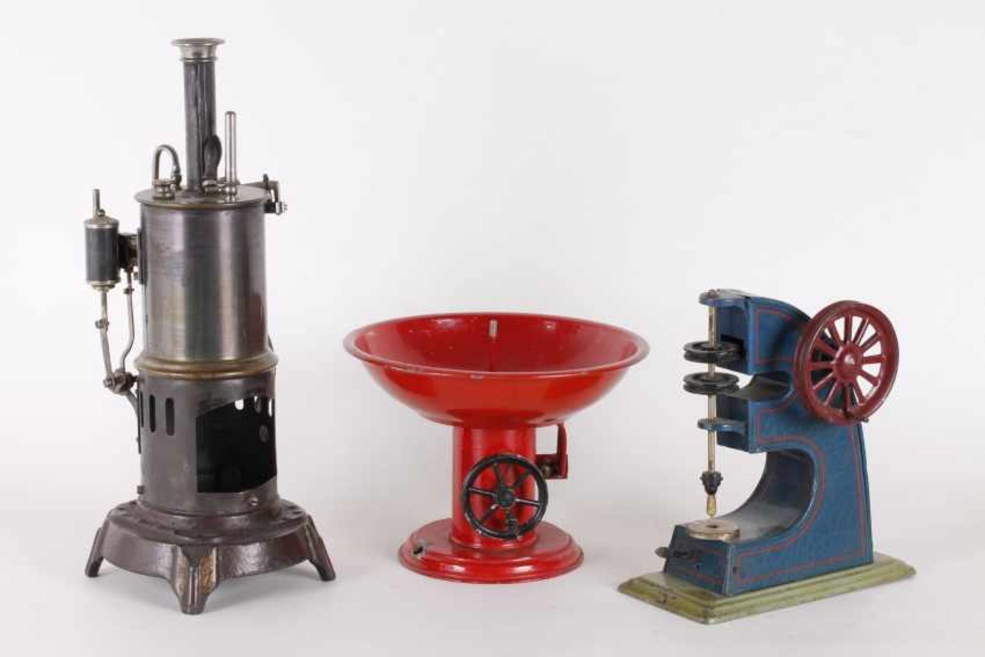 Dampfspielzeug, Dampfmaschine und zwei AntrioebsmodelleDampfspielzeug, Falk 459/00, stehende
