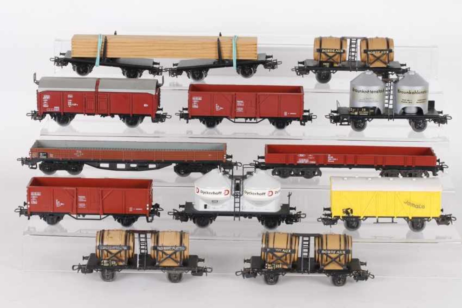 Märklin, zwölf GüterwagenMärklin, zwölf Güterwagen, mehr oder weniger Gebrauchsspuren, ohne Kartons