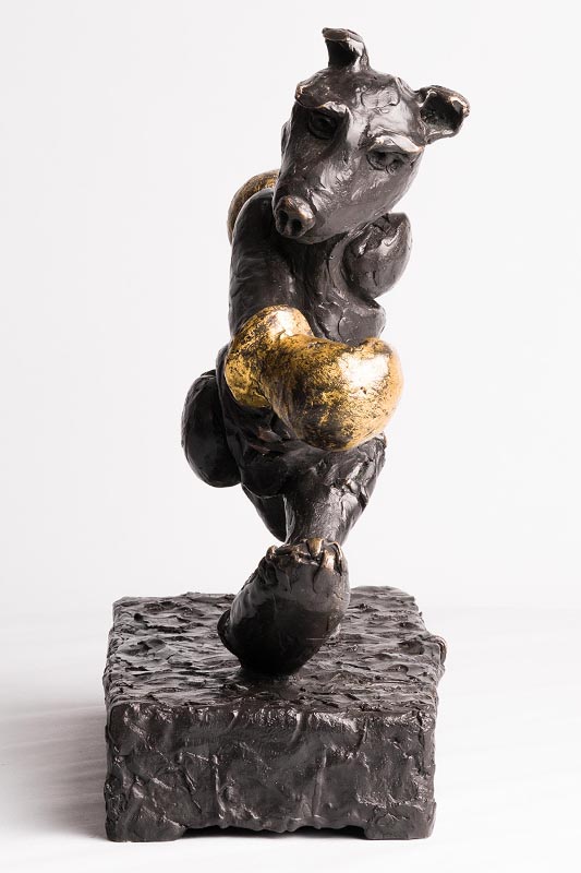 Patrick O'Reilly (b.1957) Bear with the Golden Gloves unique bronze signed 36½ x 34 x 16cm (14.37 - Image 2 of 9