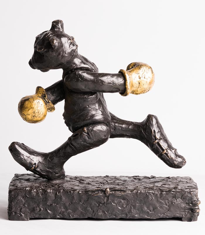 Patrick O'Reilly (b.1957) Bear with the Golden Gloves unique bronze signed 36½ x 34 x 16cm (14.37 - Image 3 of 9