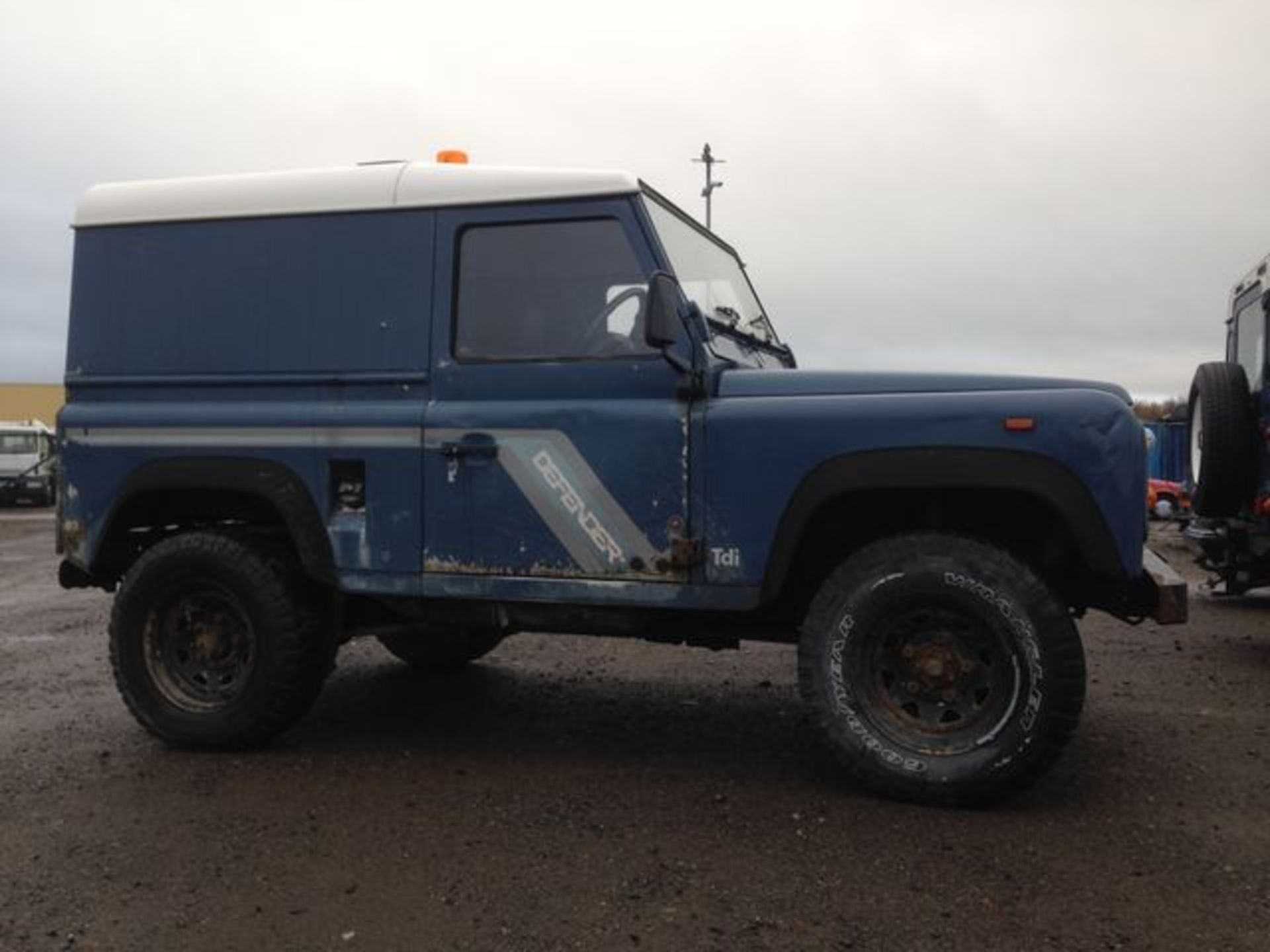 LAND ROVER 90 DEFENDER TURBO DIES - 2495cc - Image 5 of 6