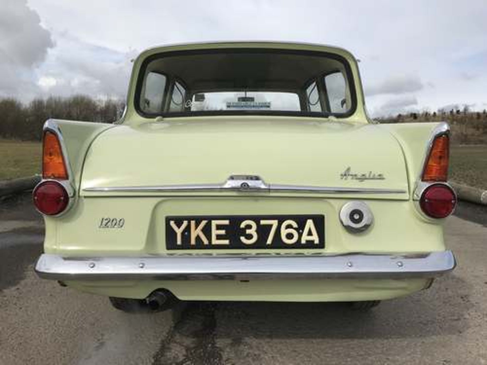 FORD ANGLIA SUPER - 1198cc - Image 16 of 42