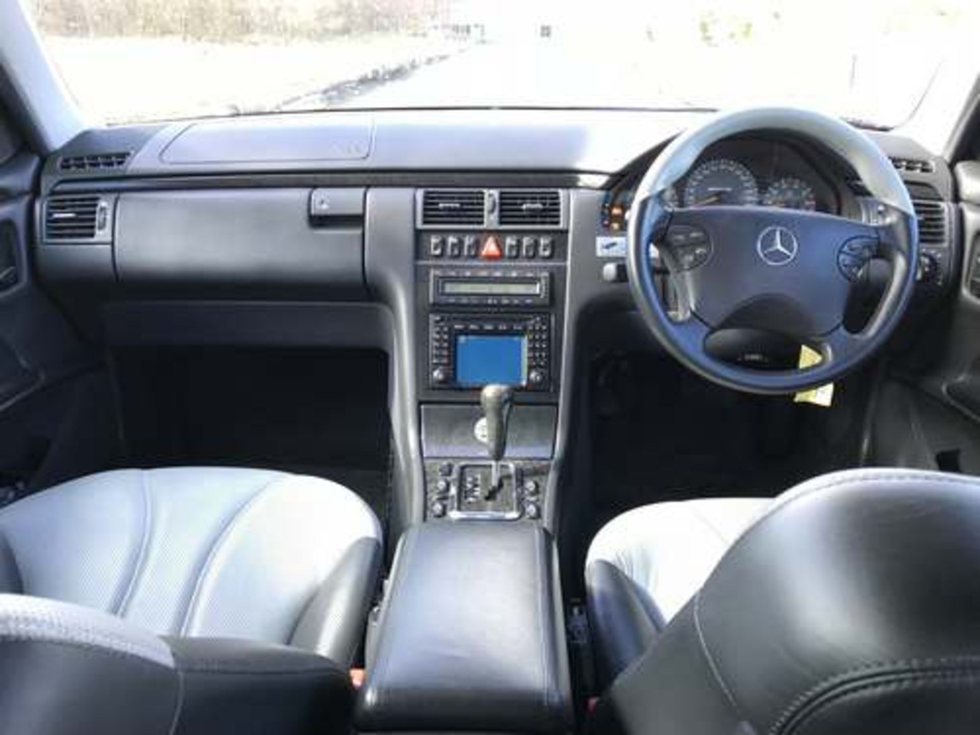 MERCEDES E55 AMG - 5439cc - Image 25 of 36