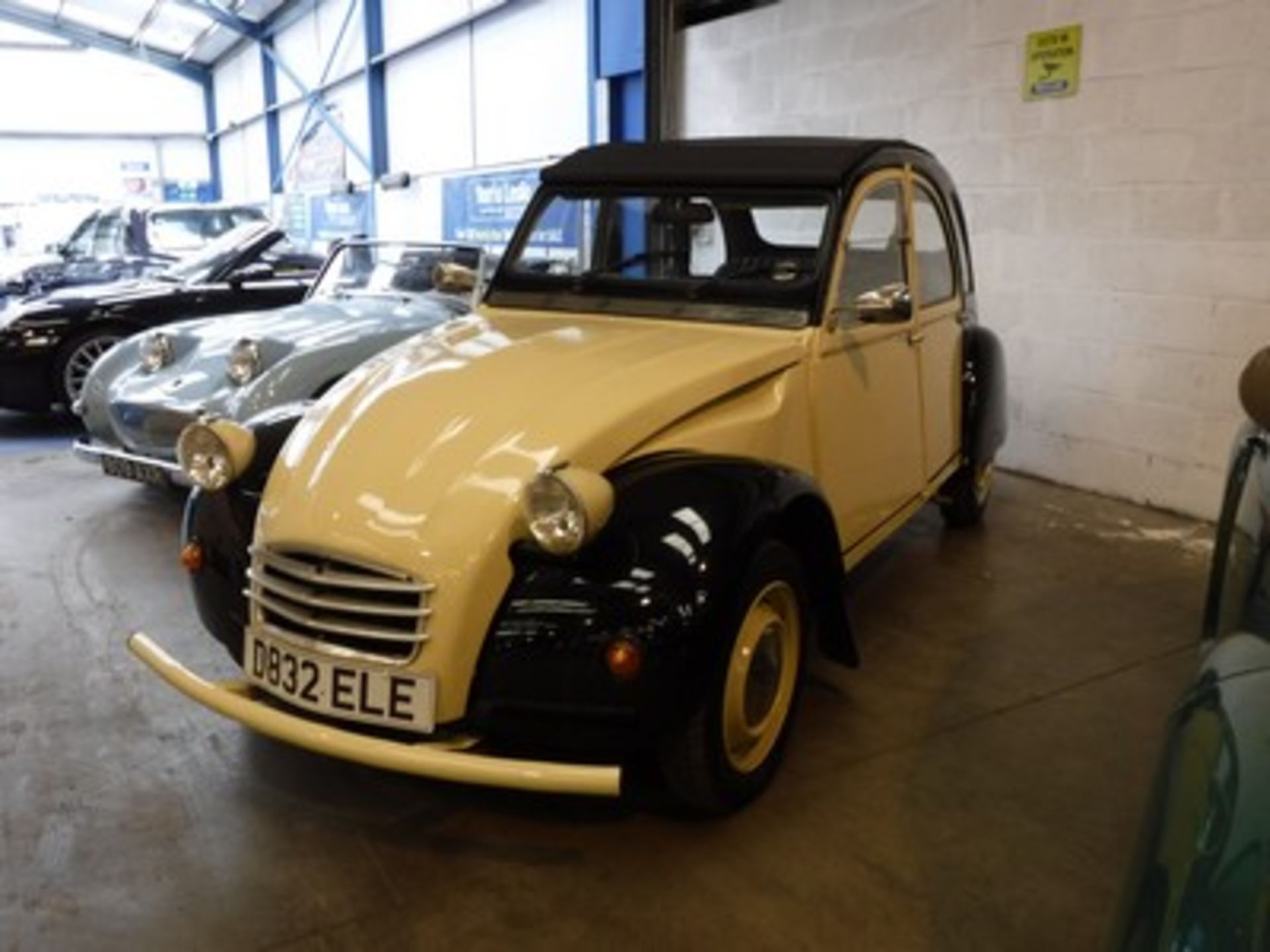 CITROEN 2 CV6 - 602cc - Image 2 of 18