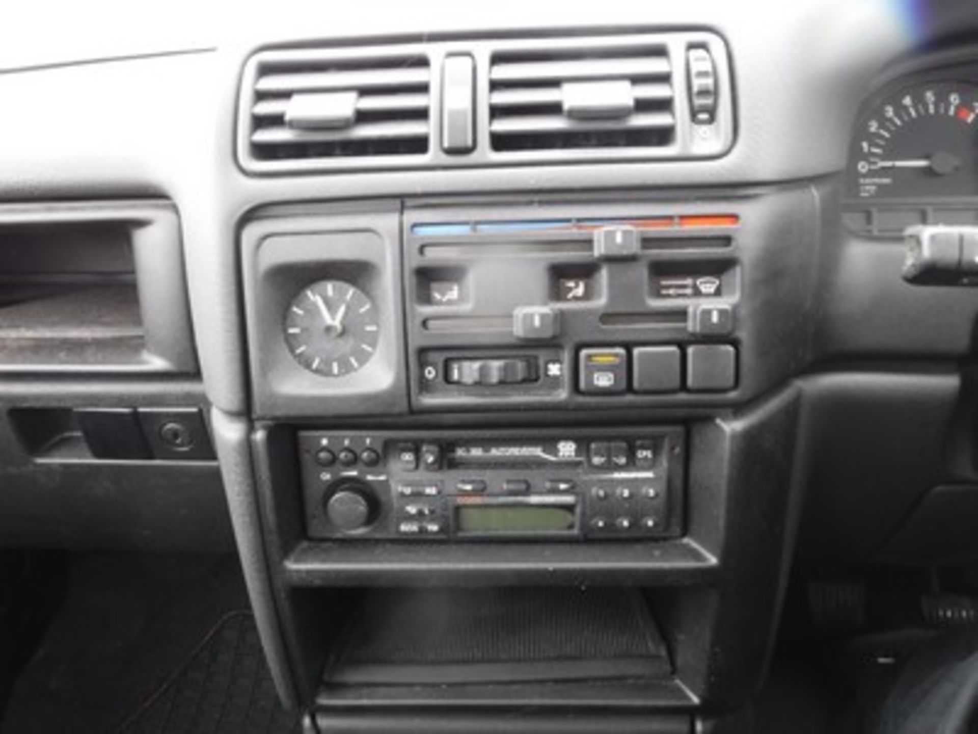 VAUXHALL CAVALIER LS - 1796cc - Image 13 of 20