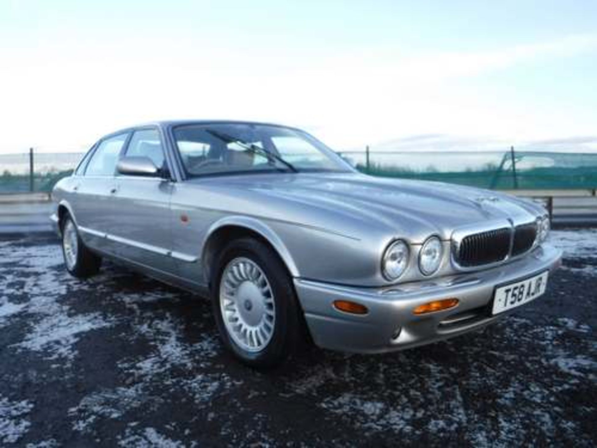 JAGUAR XJ8 AUTO - 3248cc - Image 2 of 20