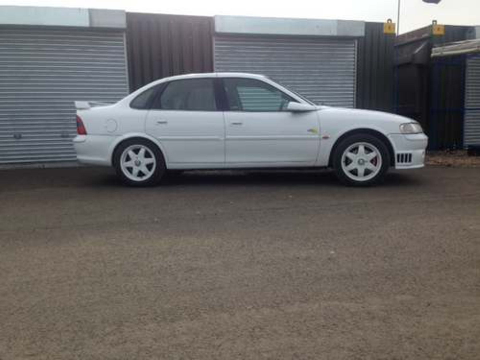 VAUXHALL VECTRA SUPERTOURING 16V - 1998cc - Image 5 of 24