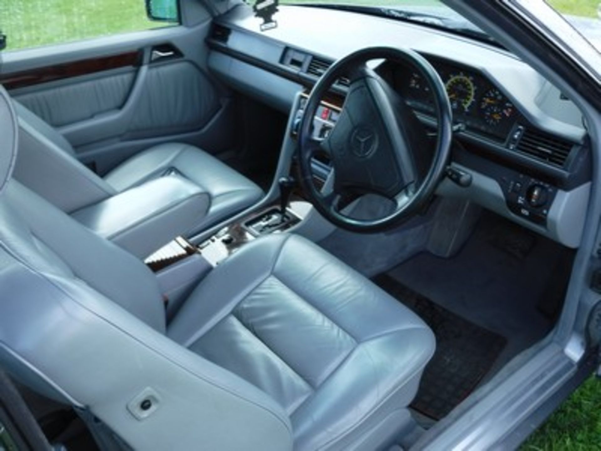 MERCEDES 320 CE AUTO - 3199cc - Image 14 of 24